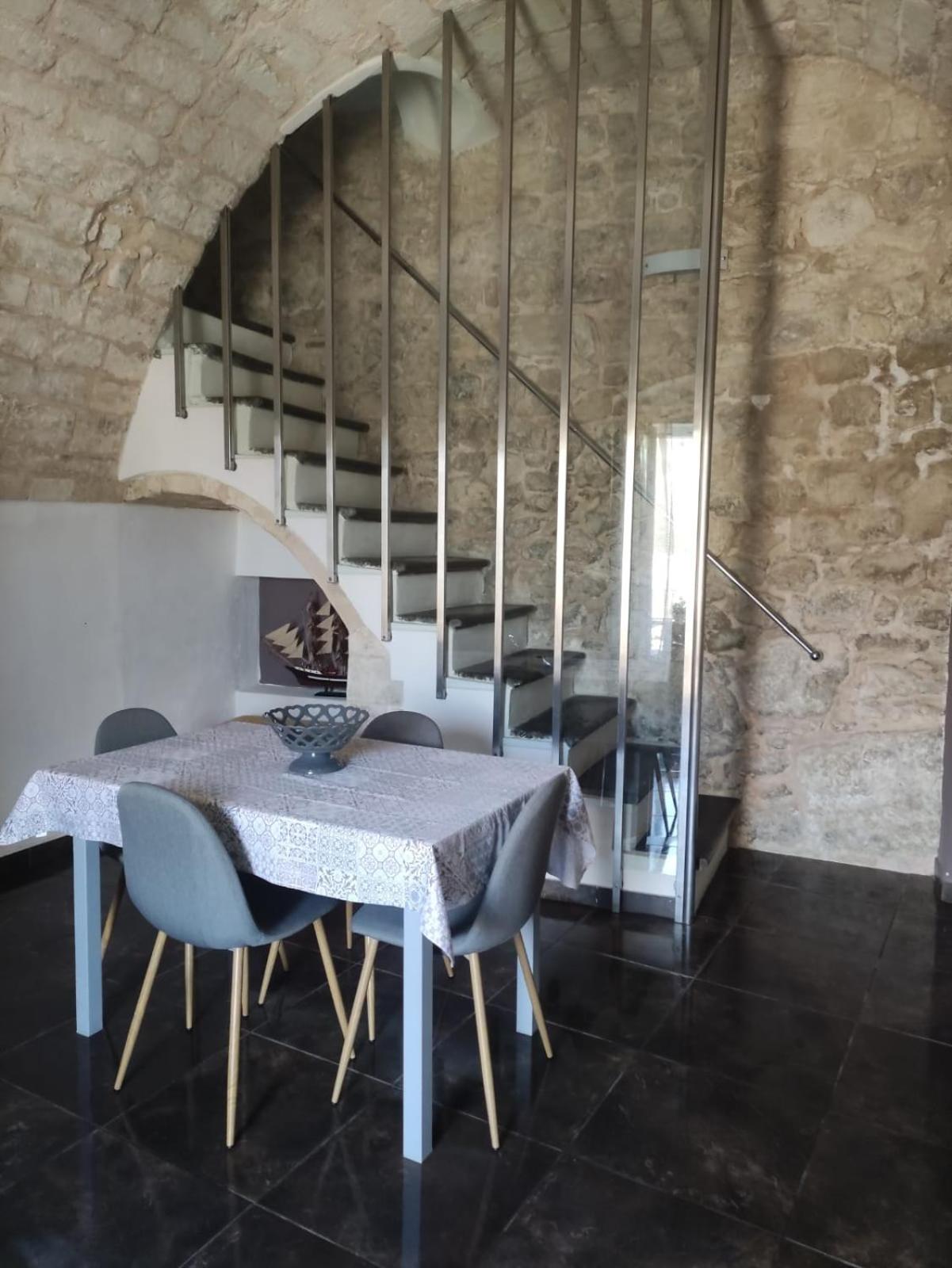 One-Bedroom House - Photo 6