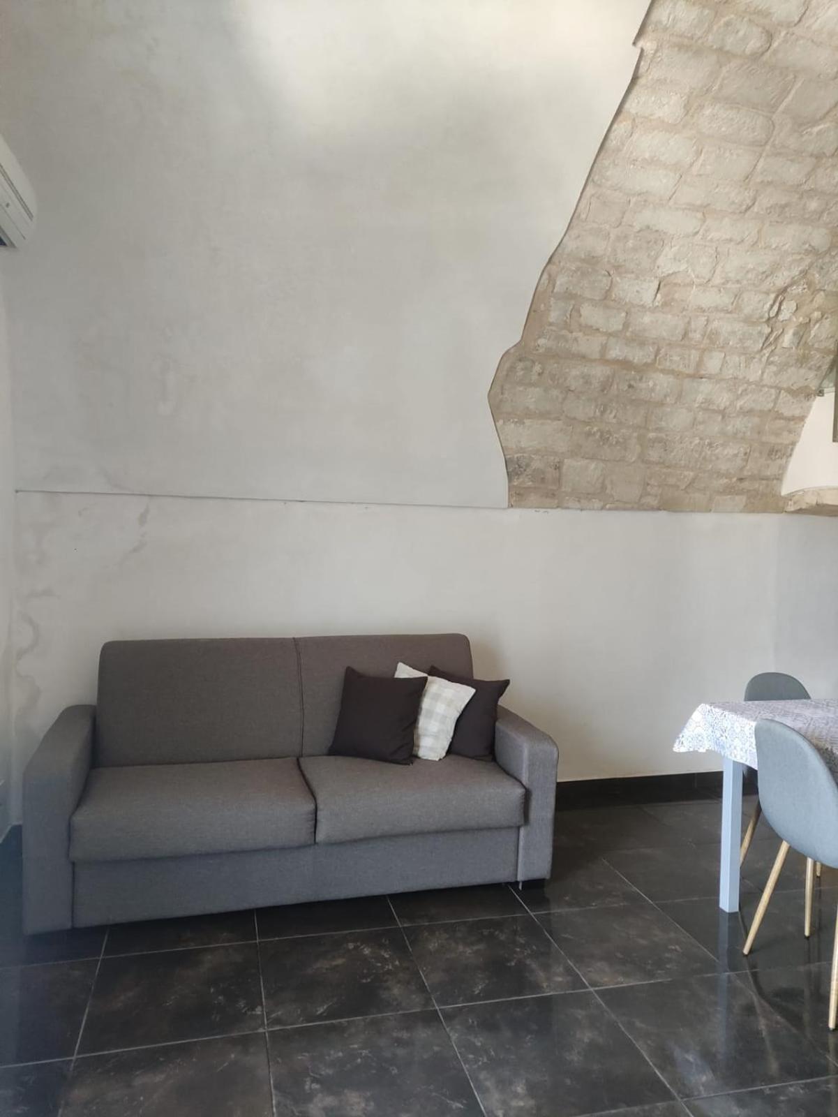 One-Bedroom House - Photo 5