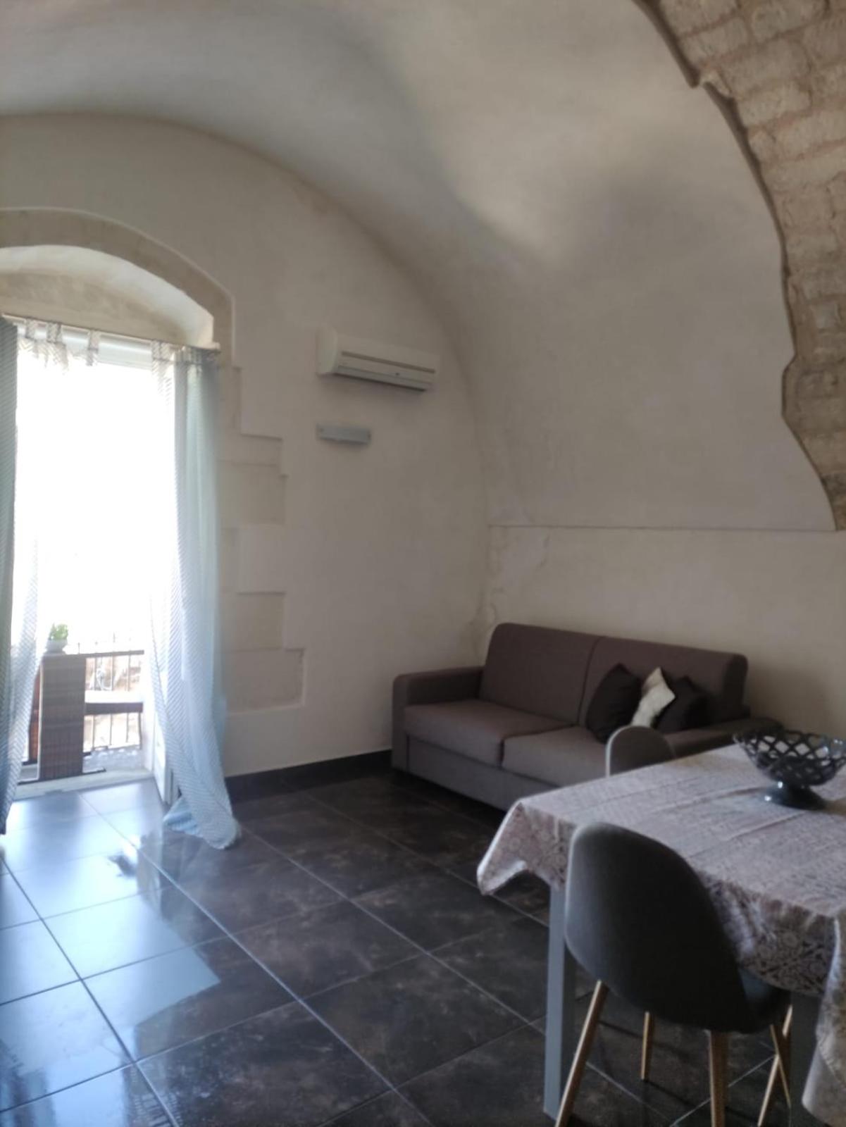 One-Bedroom House - Photo 4