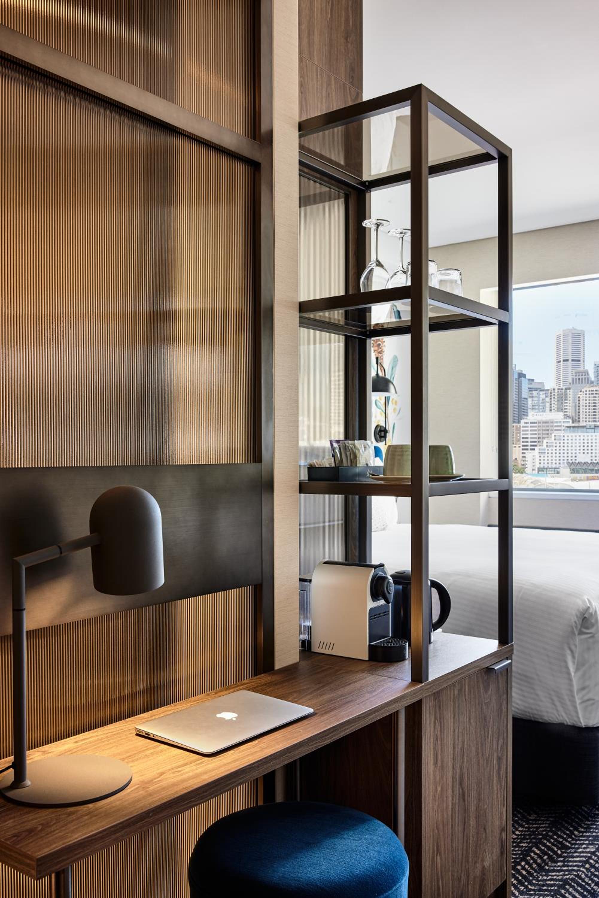 Queen Room with City View - Non-Smoking thumbnail 5