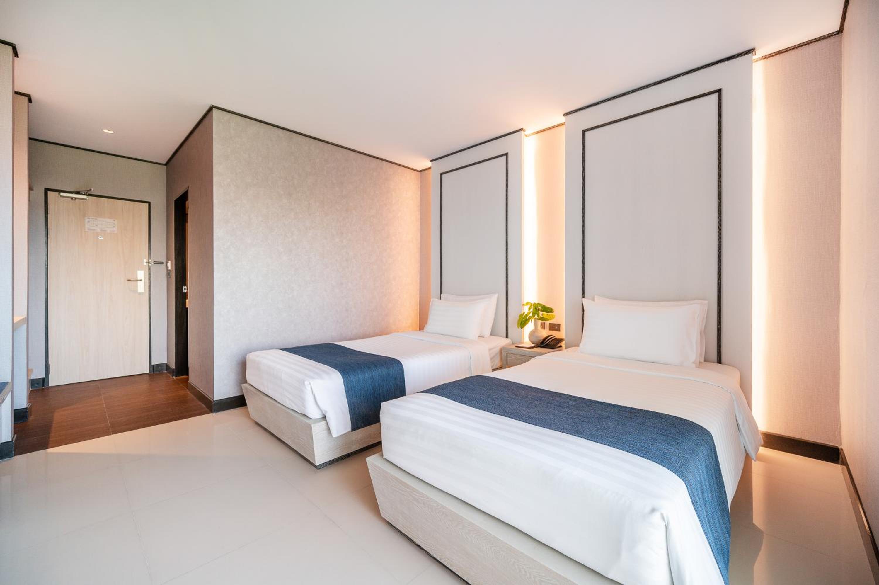Superior Twin Room - Photo 11