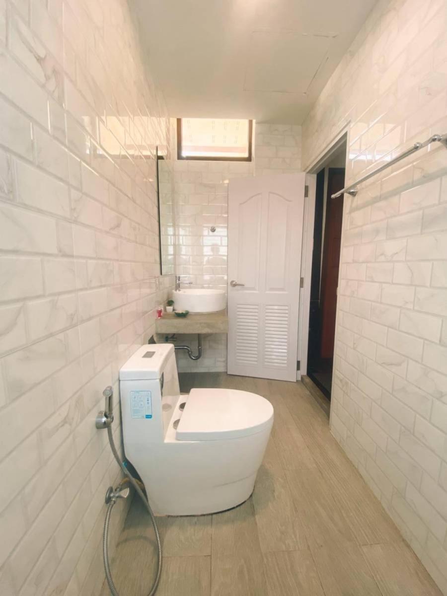 Double Room with Private Bathroom - Photo 2