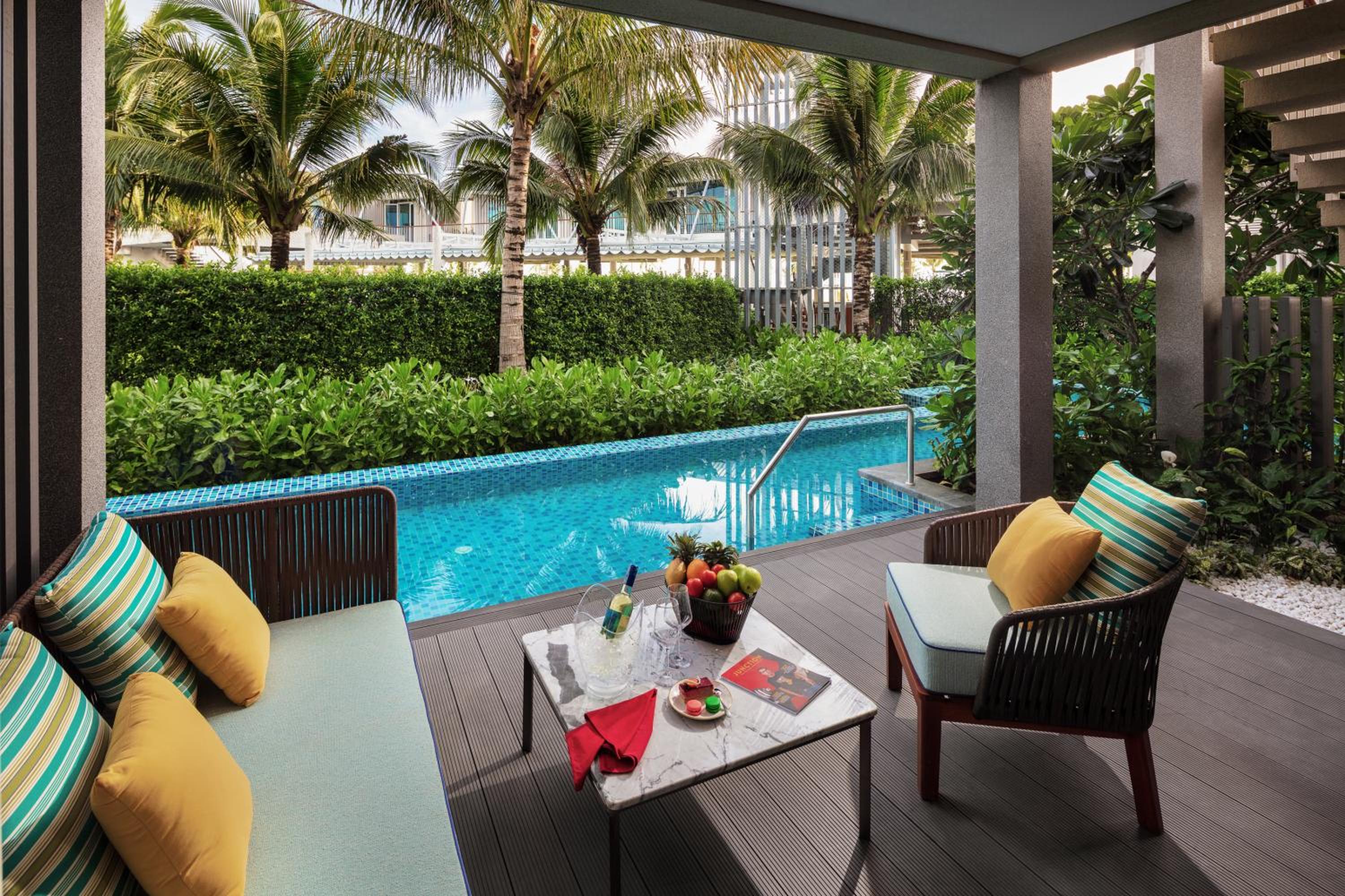 Cabana with King Bed and Pool Access - Executive Privilege Pass - Photo 7
