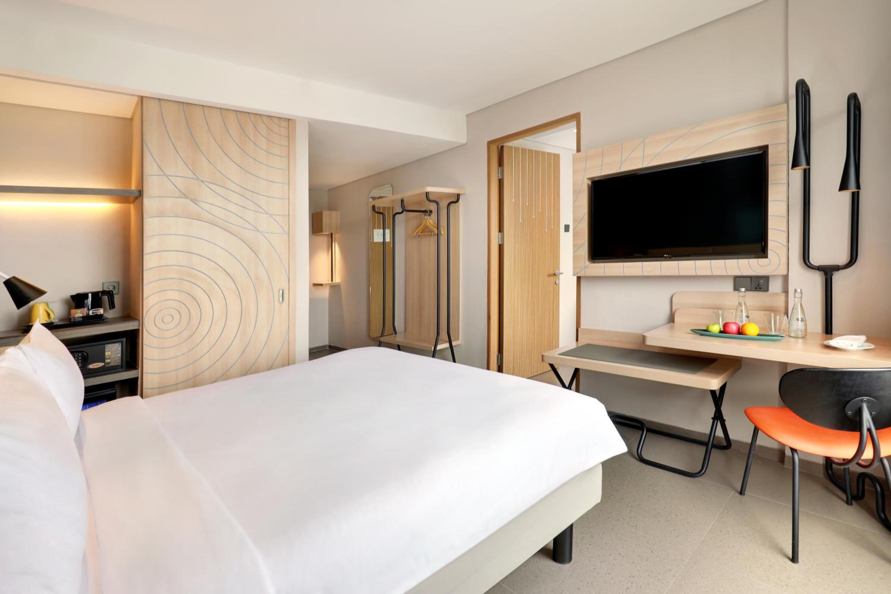 Double Hollywood King Room - Photo 7