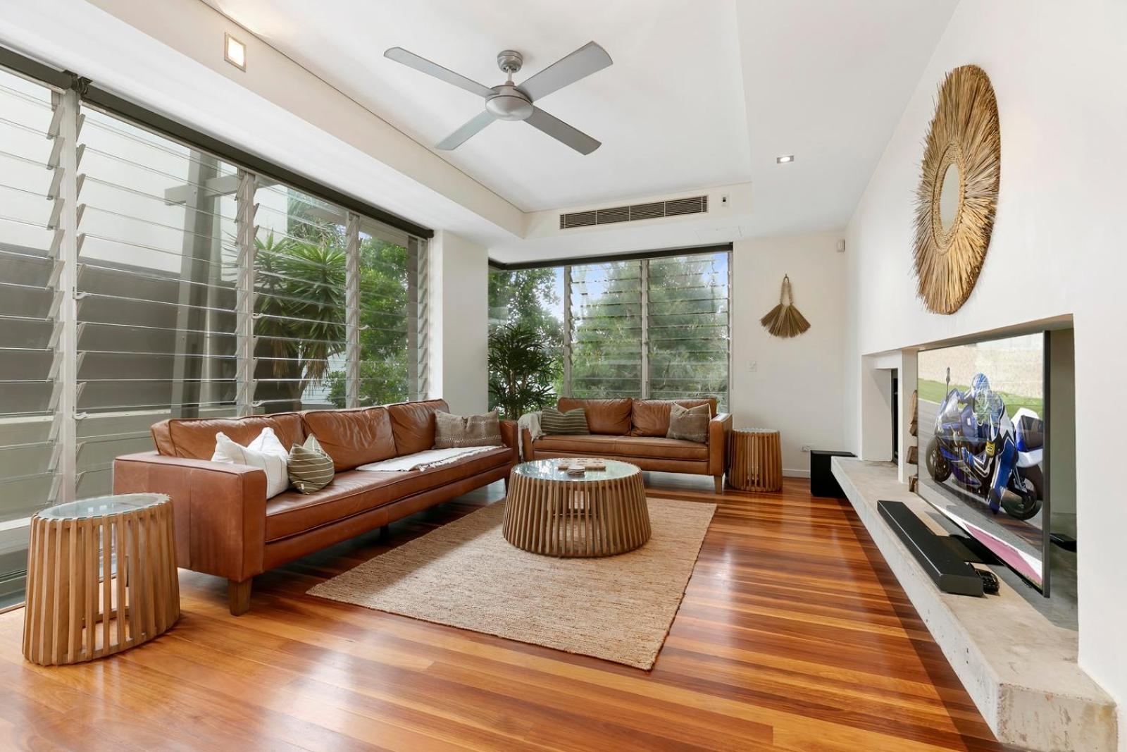 Three-Bedroom House photo 2
