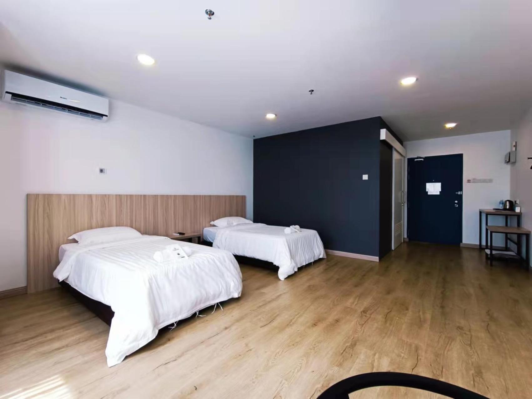 Twin Room - Disability Access - Photo 1