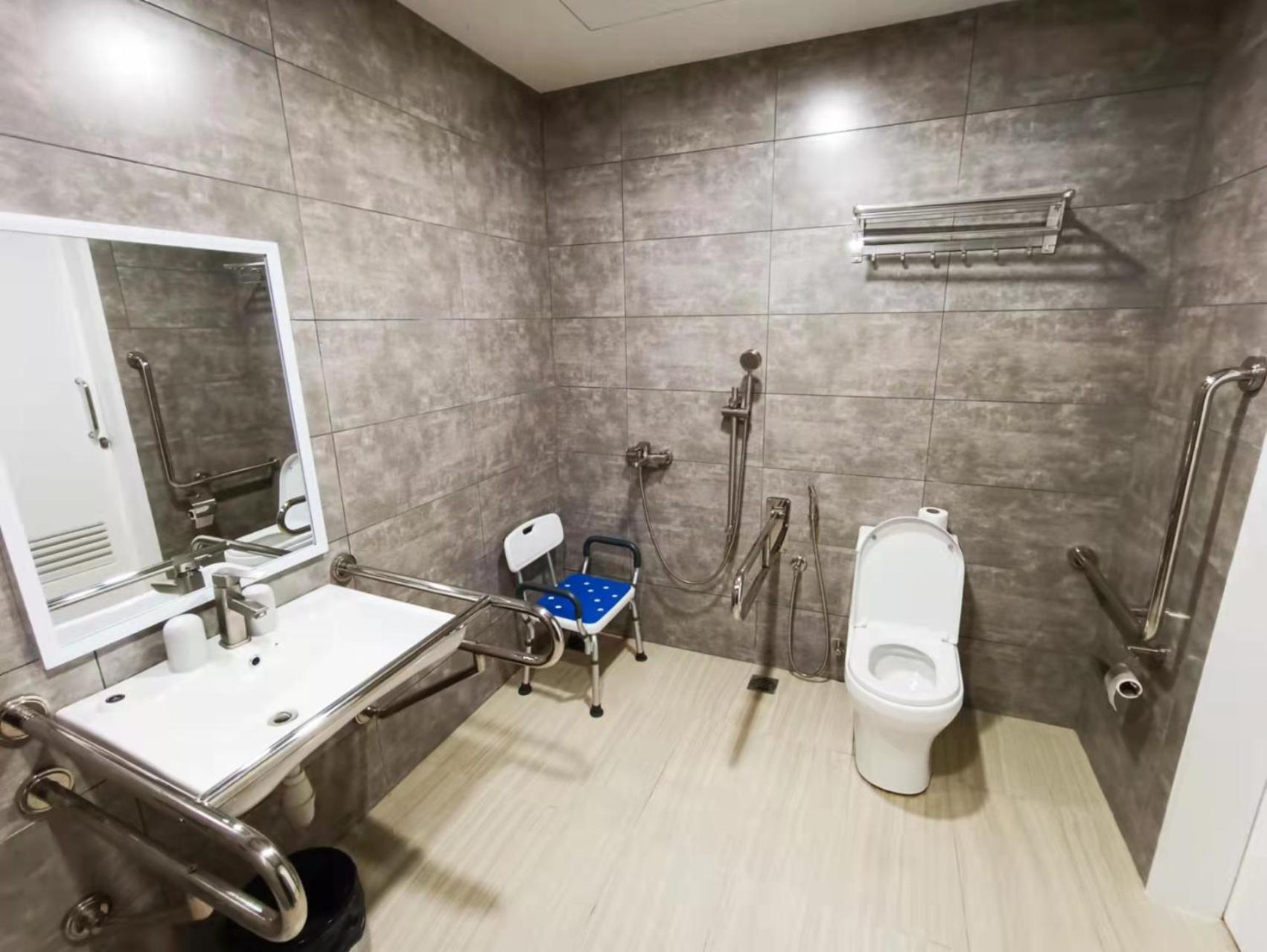 Twin Room - Disability Access - Photo 2
