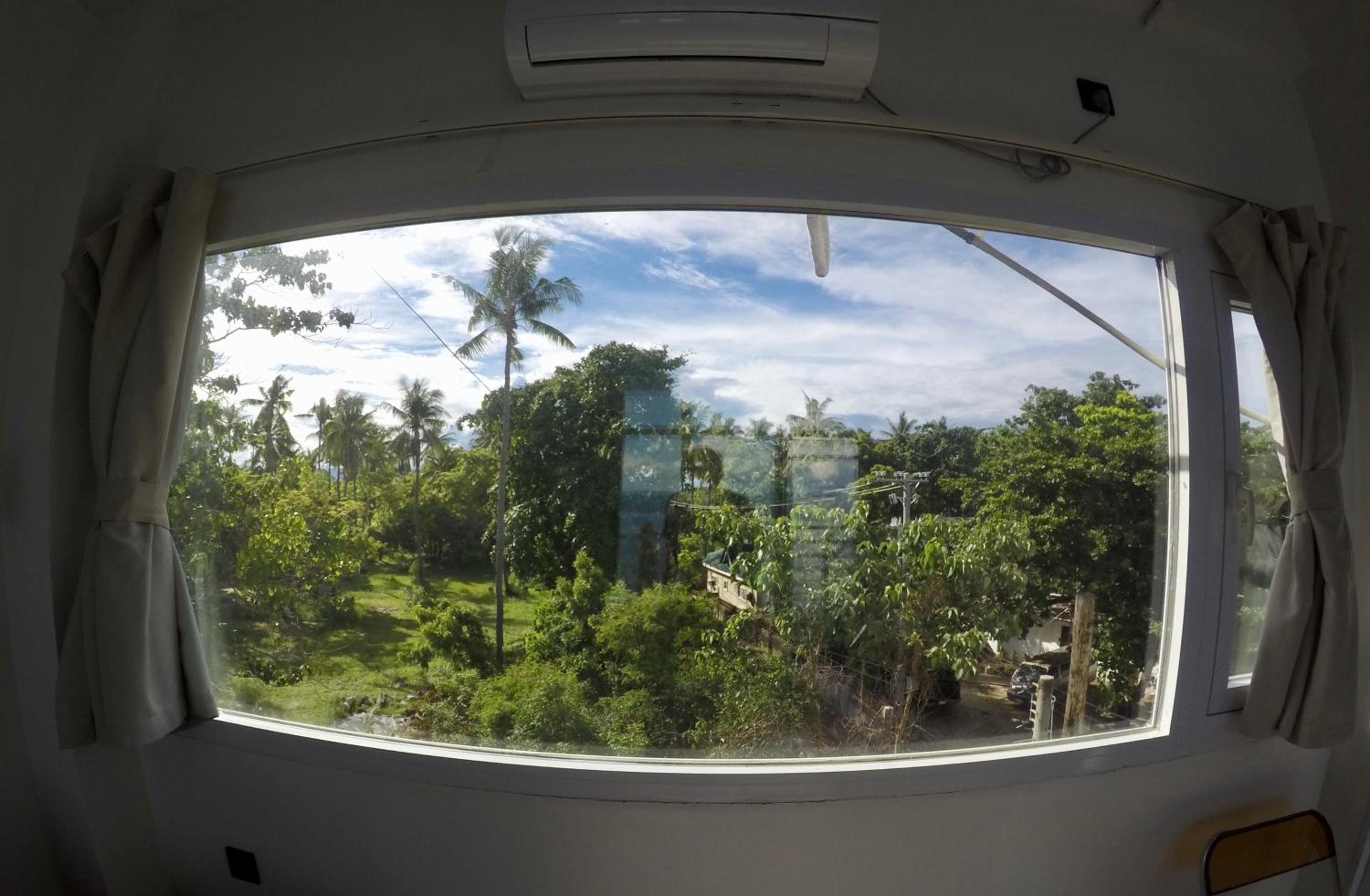 Deluxe Twin Room with Sea View - Photo 9