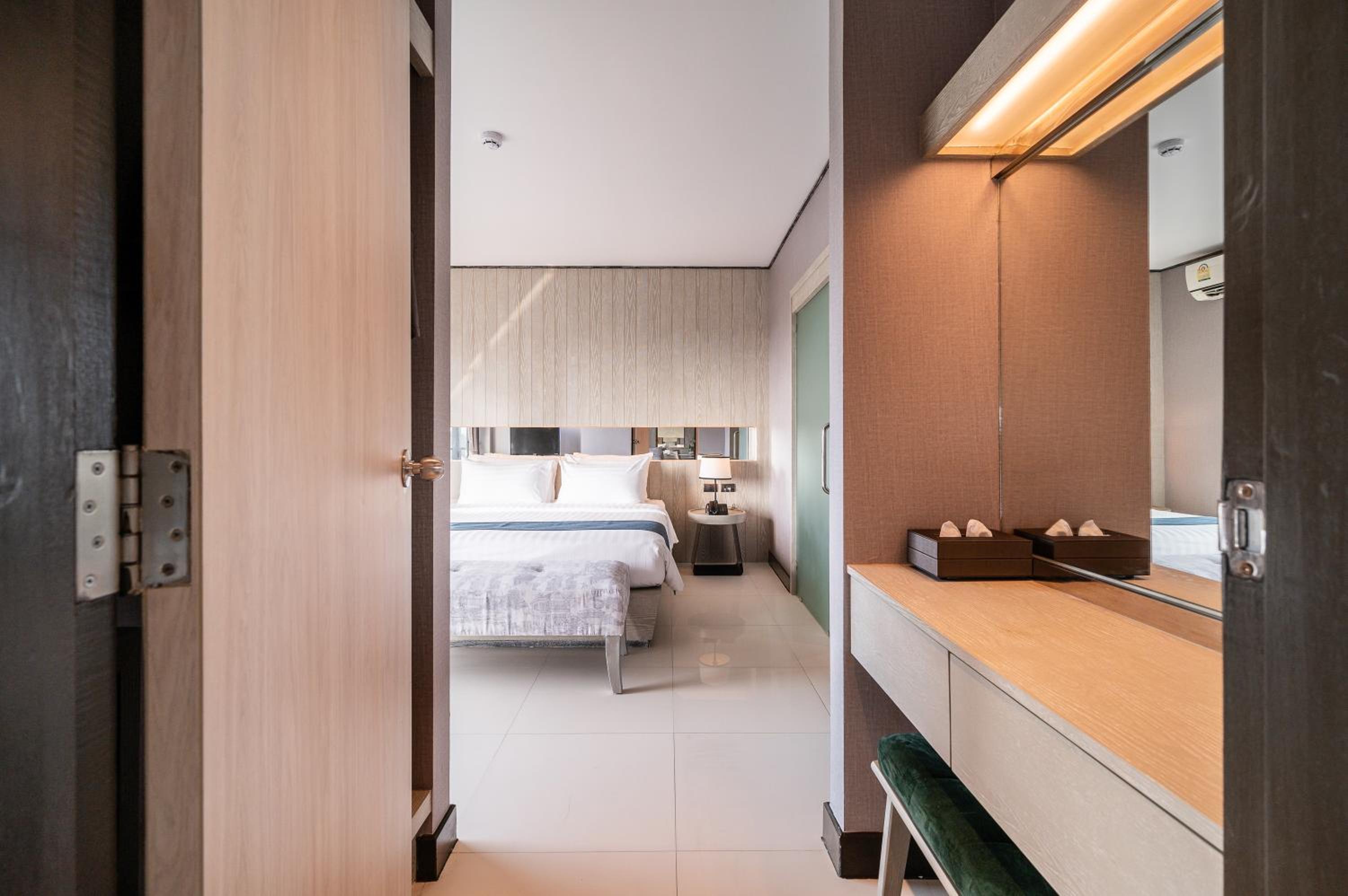 One-Bedroom Suite - Photo 22