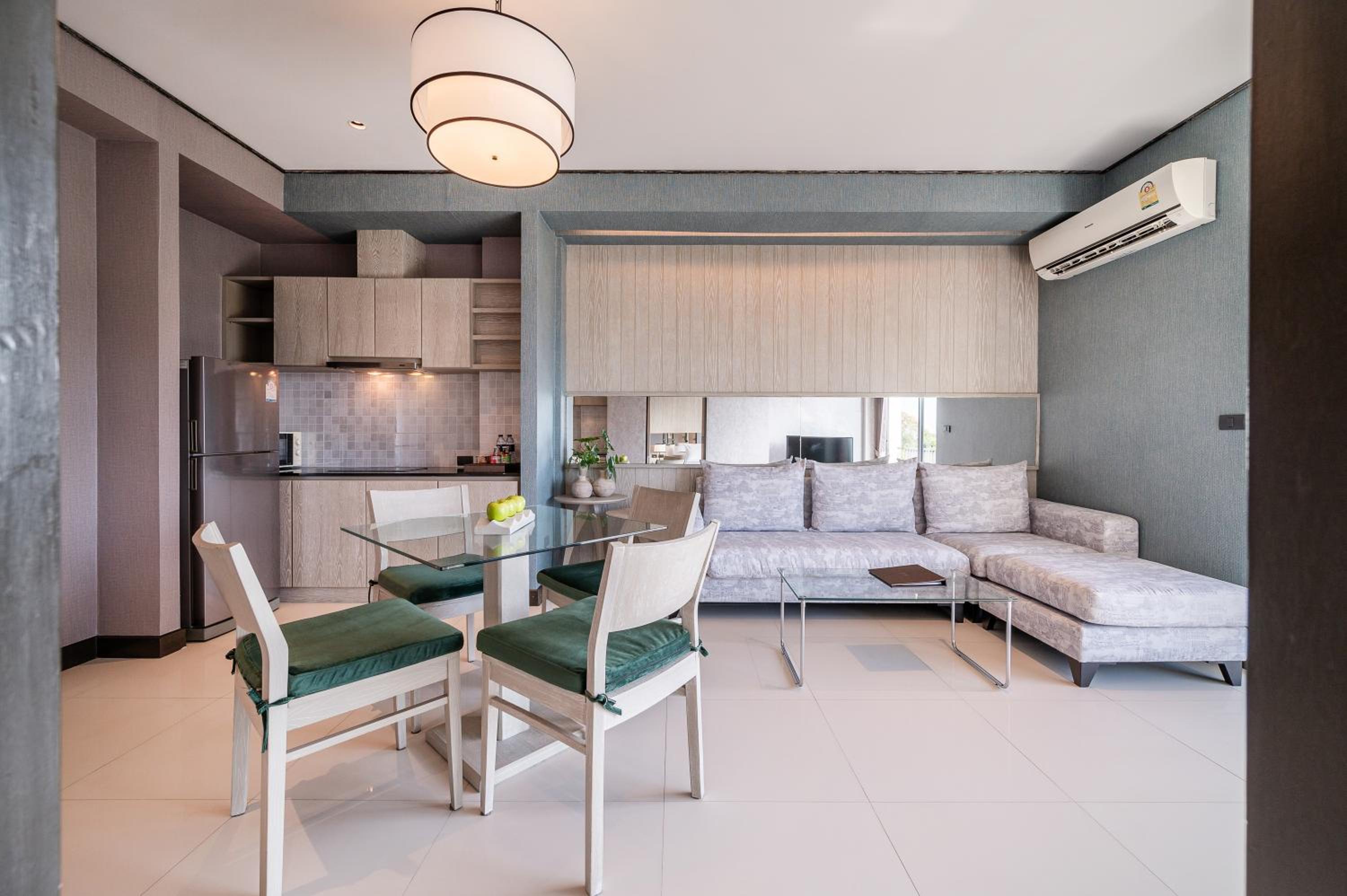 One-Bedroom Suite - Photo 12