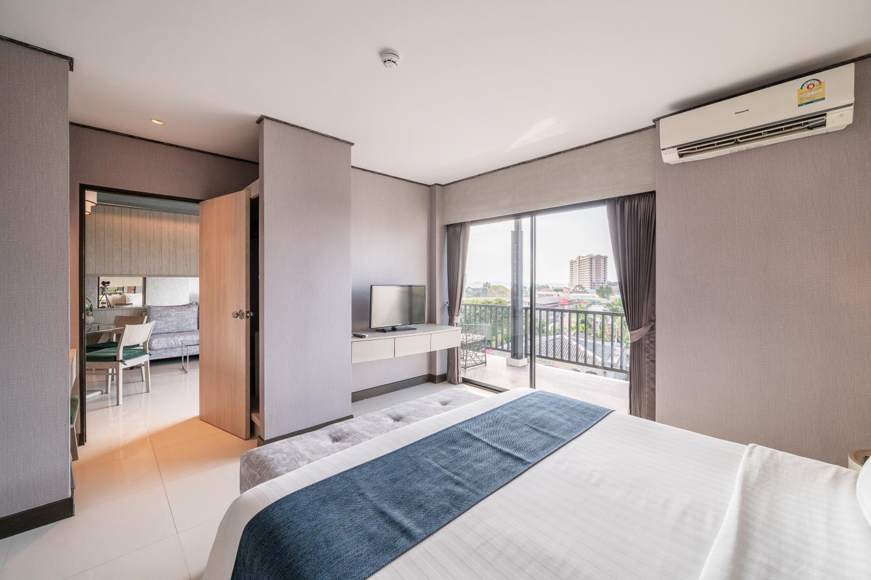 One-Bedroom Suite - Photo 25
