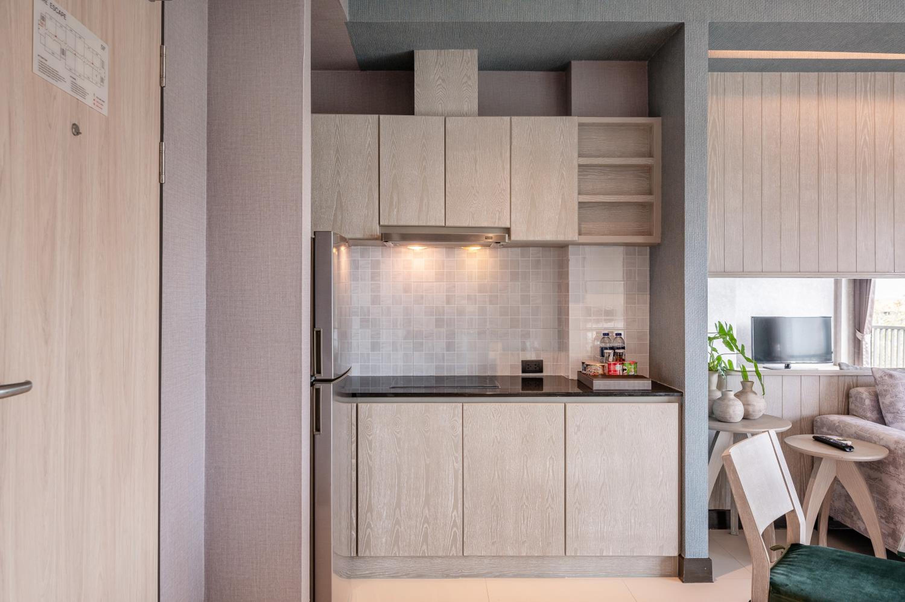 One-Bedroom Suite - Photo 7