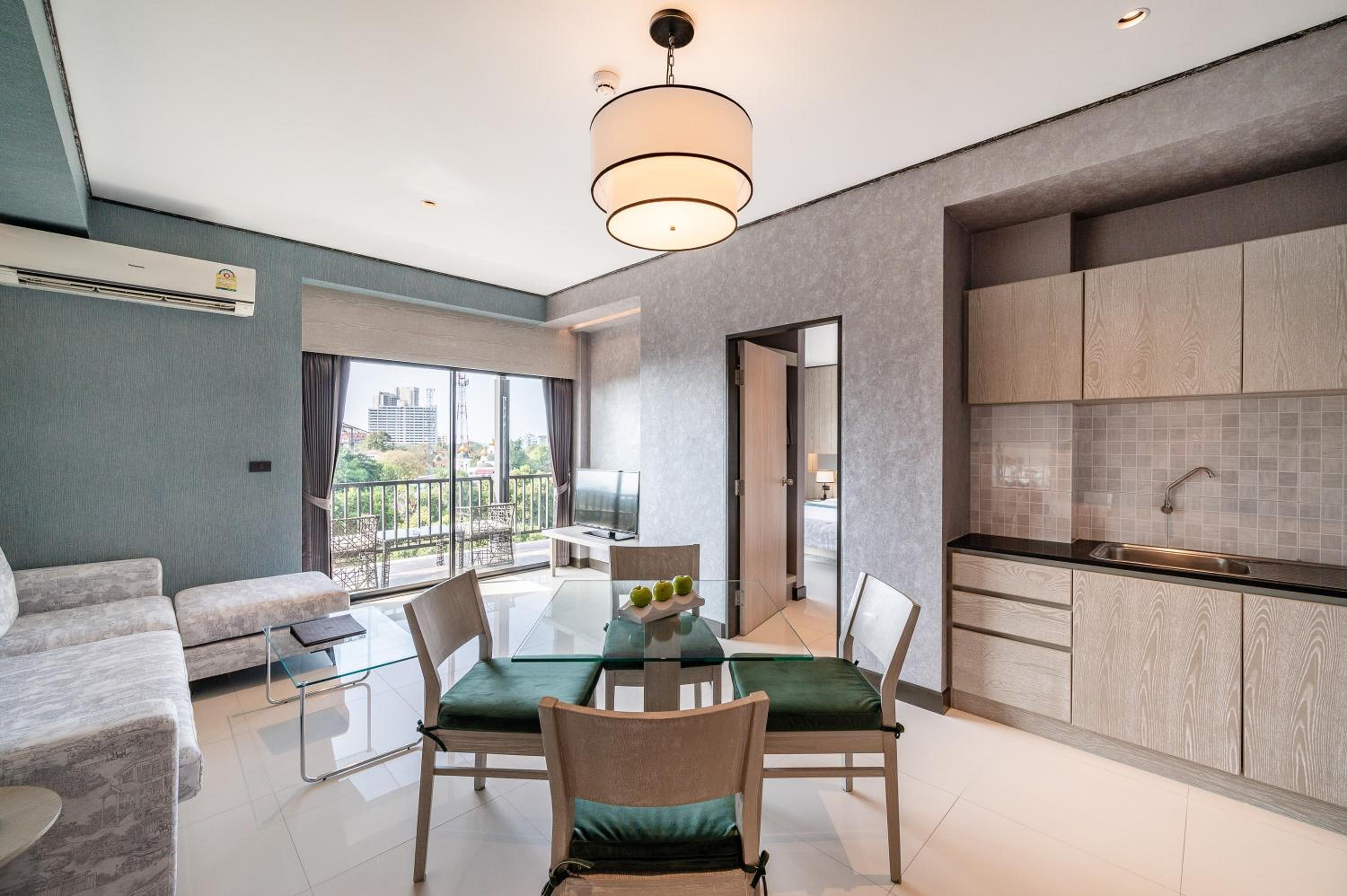 One-Bedroom Suite - Photo 23