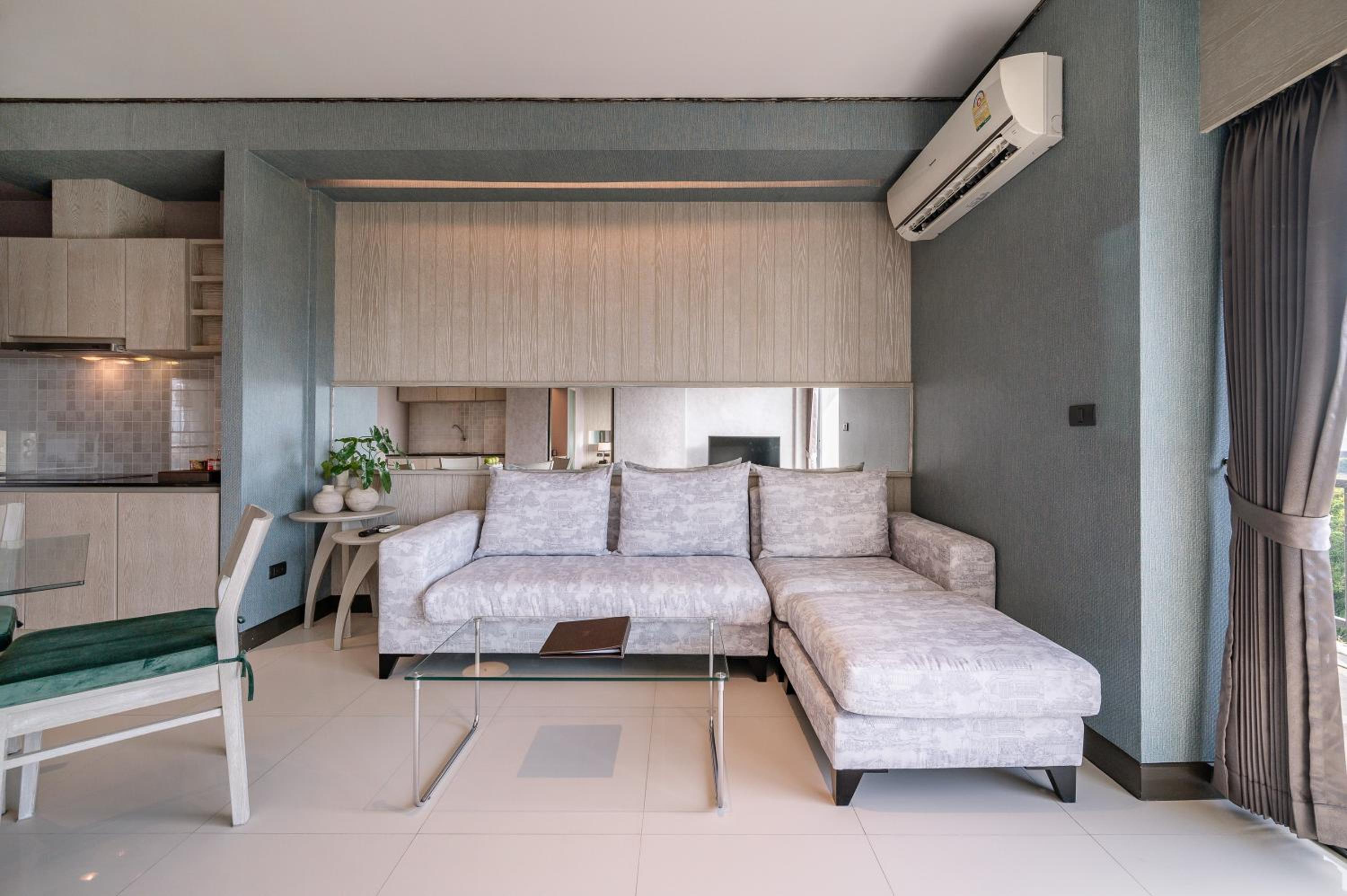 One-Bedroom Suite - Photo 9