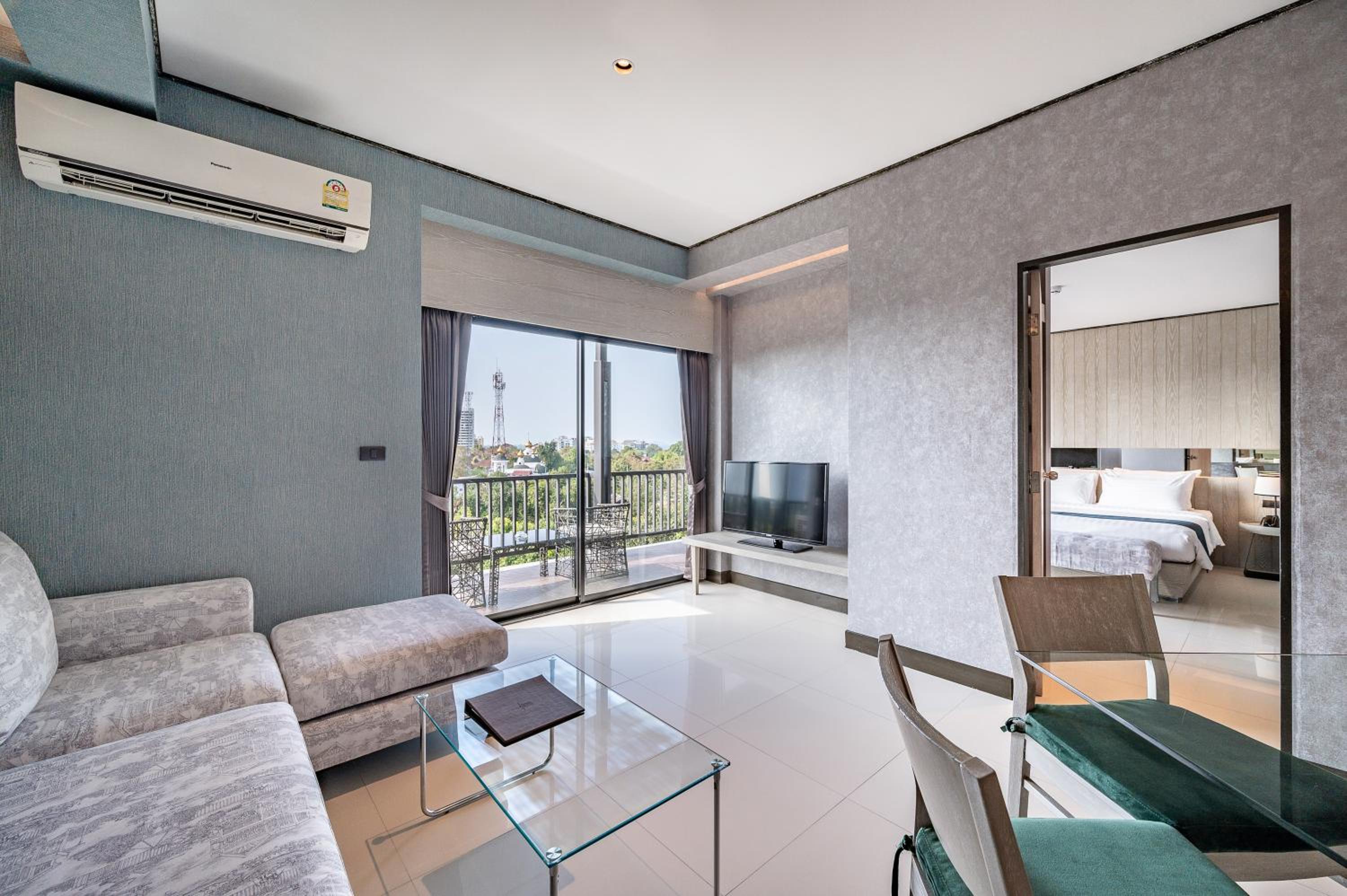 One-Bedroom Suite - Photo 13