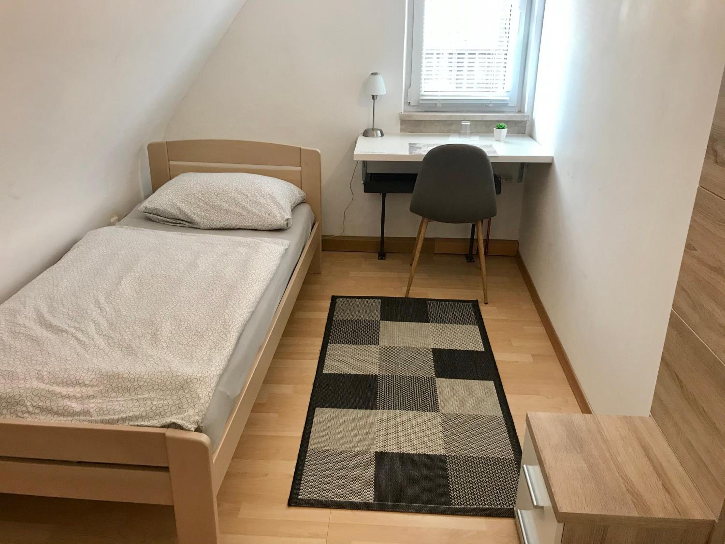 Small Single Room photo 1