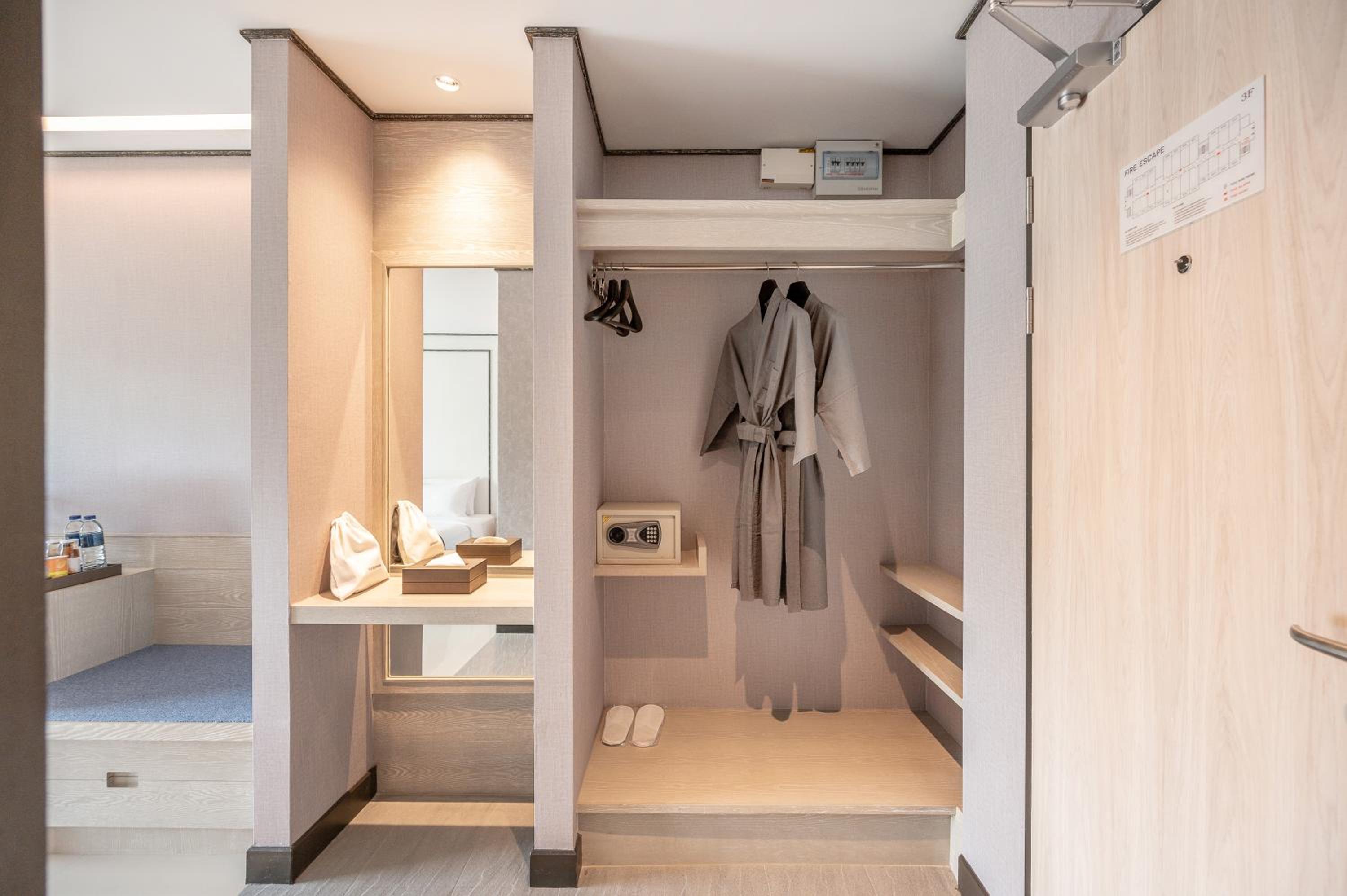 One-Bedroom Suite - Photo 4