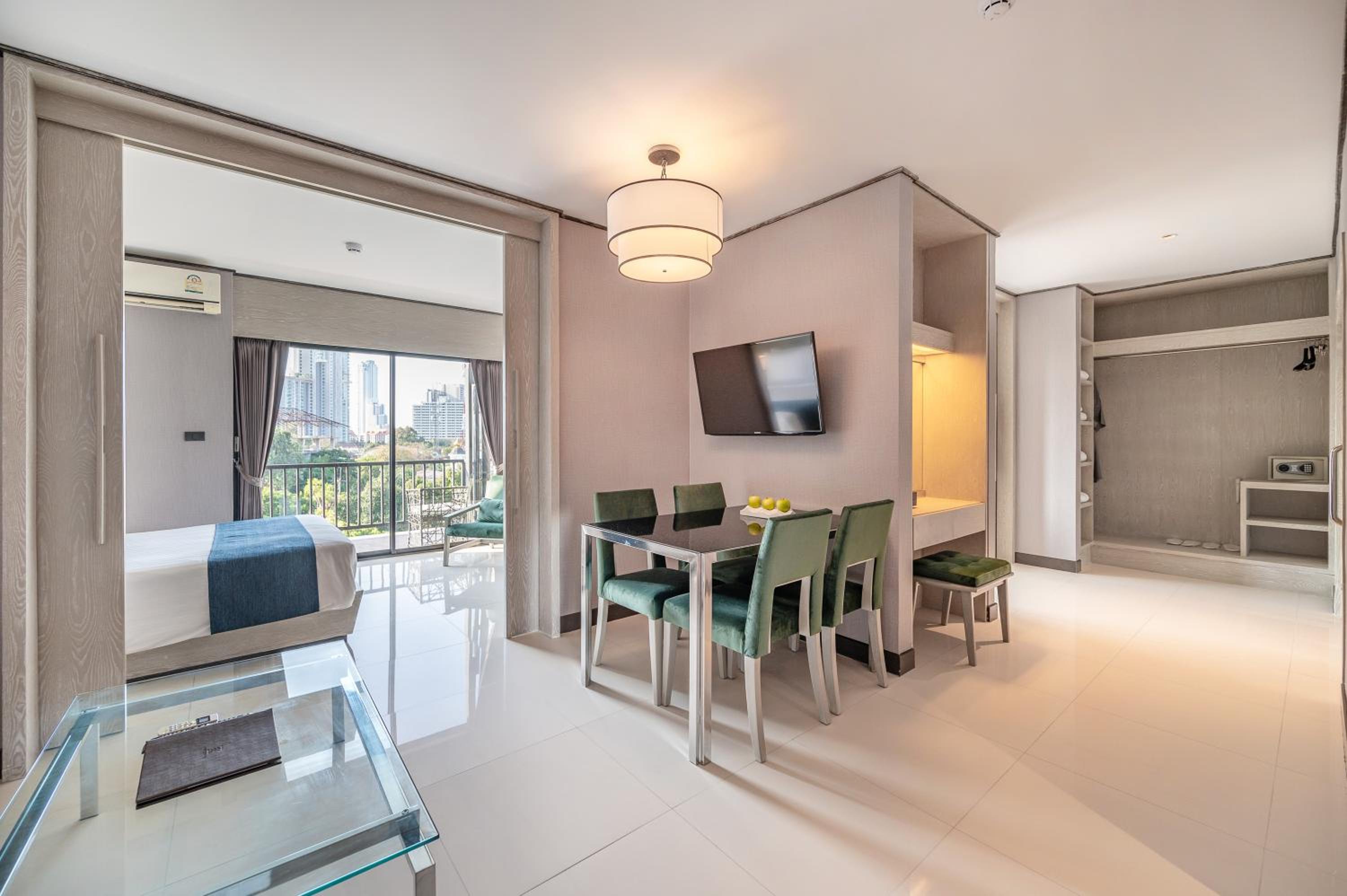 Deluxe Two-Bedroom Suite