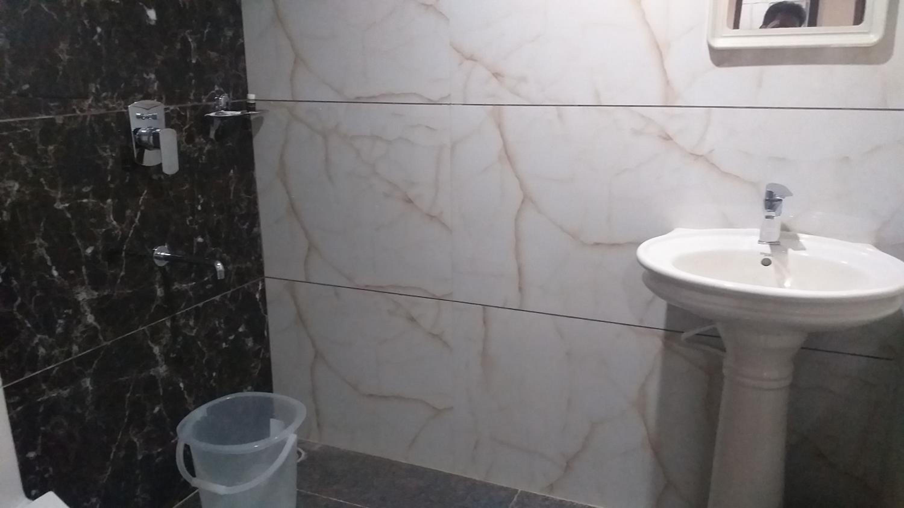 Deluxe Double Room (2 Adults + 1 Child) - Photo 10