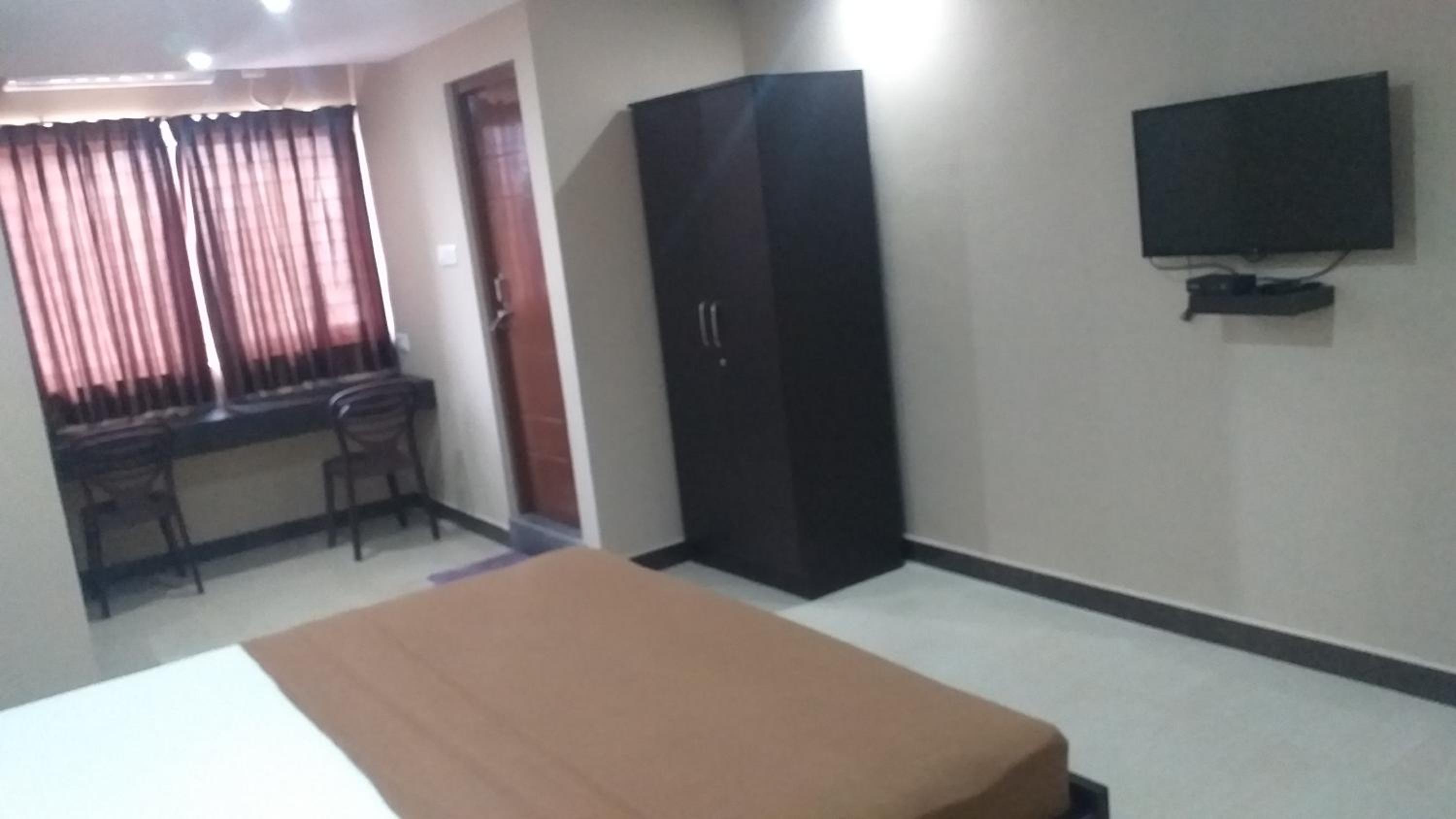 Deluxe Double Room (2 Adults + 1 Child) - Photo 14