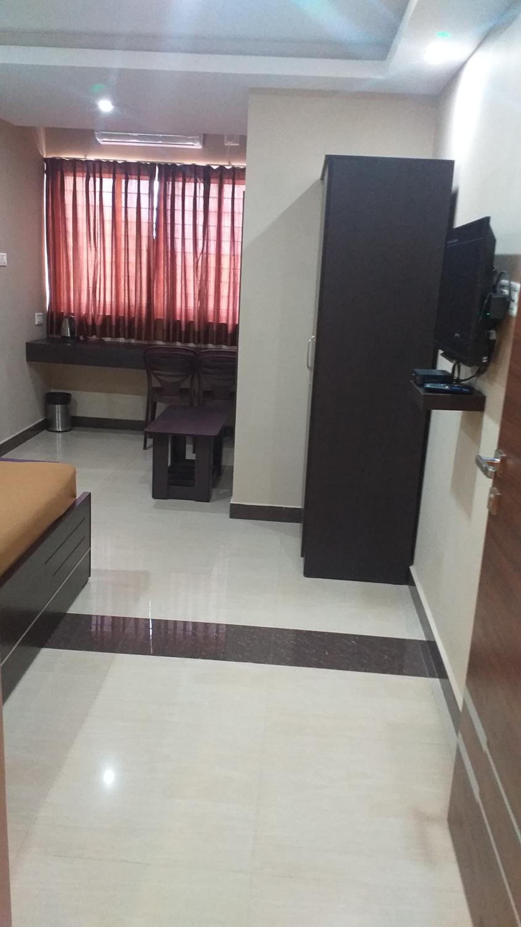 Deluxe Double Room (2 Adults + 1 Child) - Photo 15