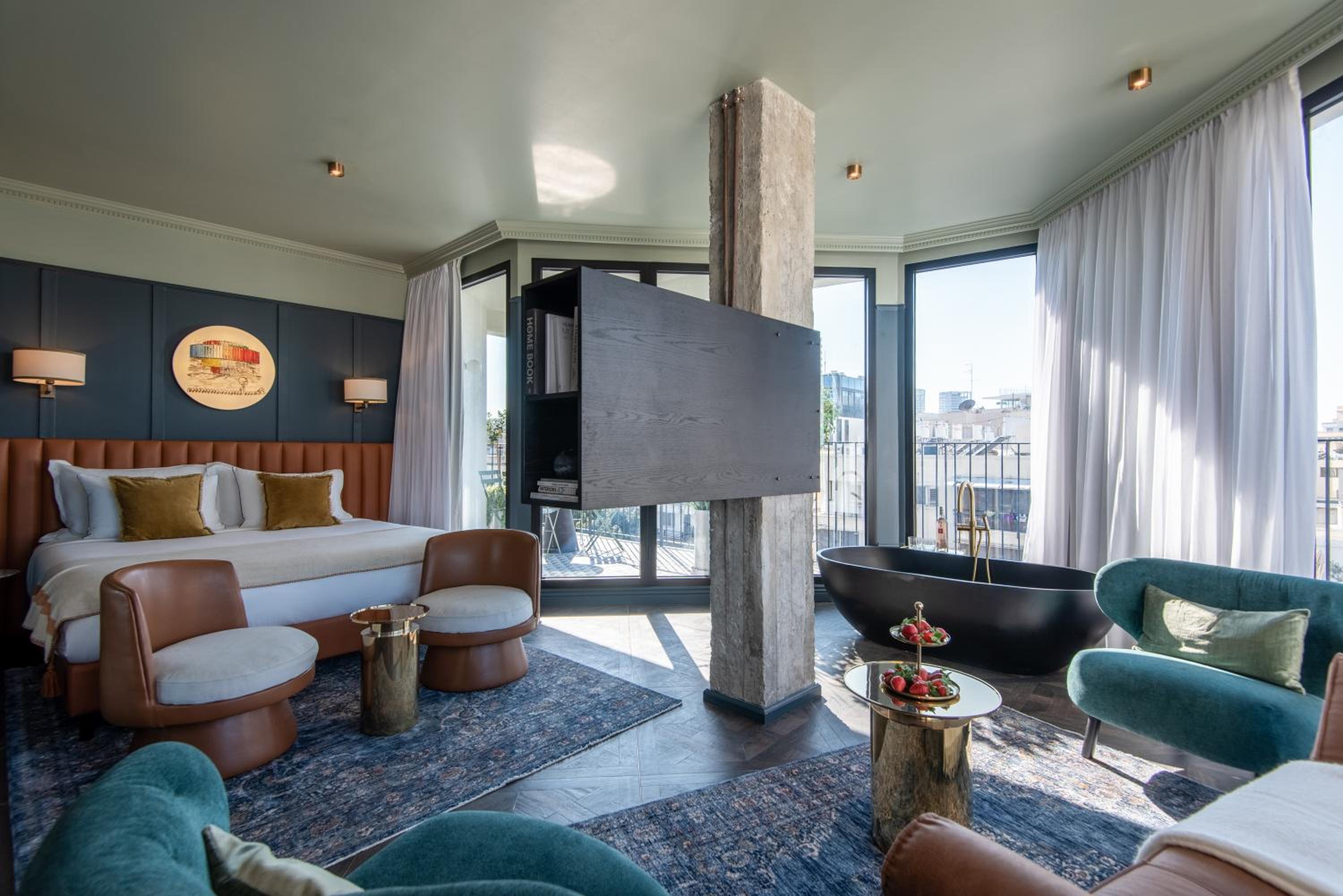 Suite with Balcony - Photo 1