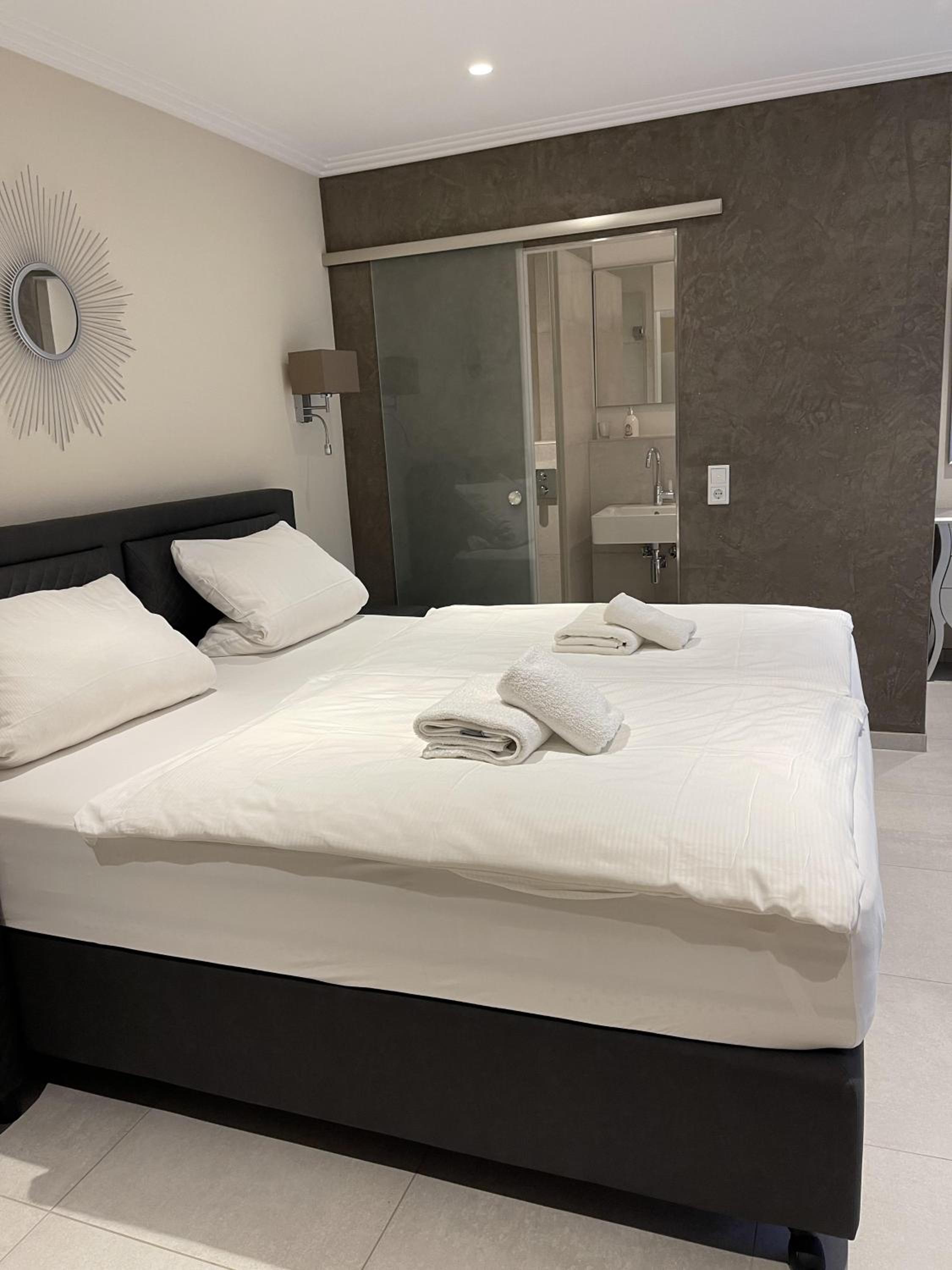 Twin Room with Private Bathroom - Photo 1