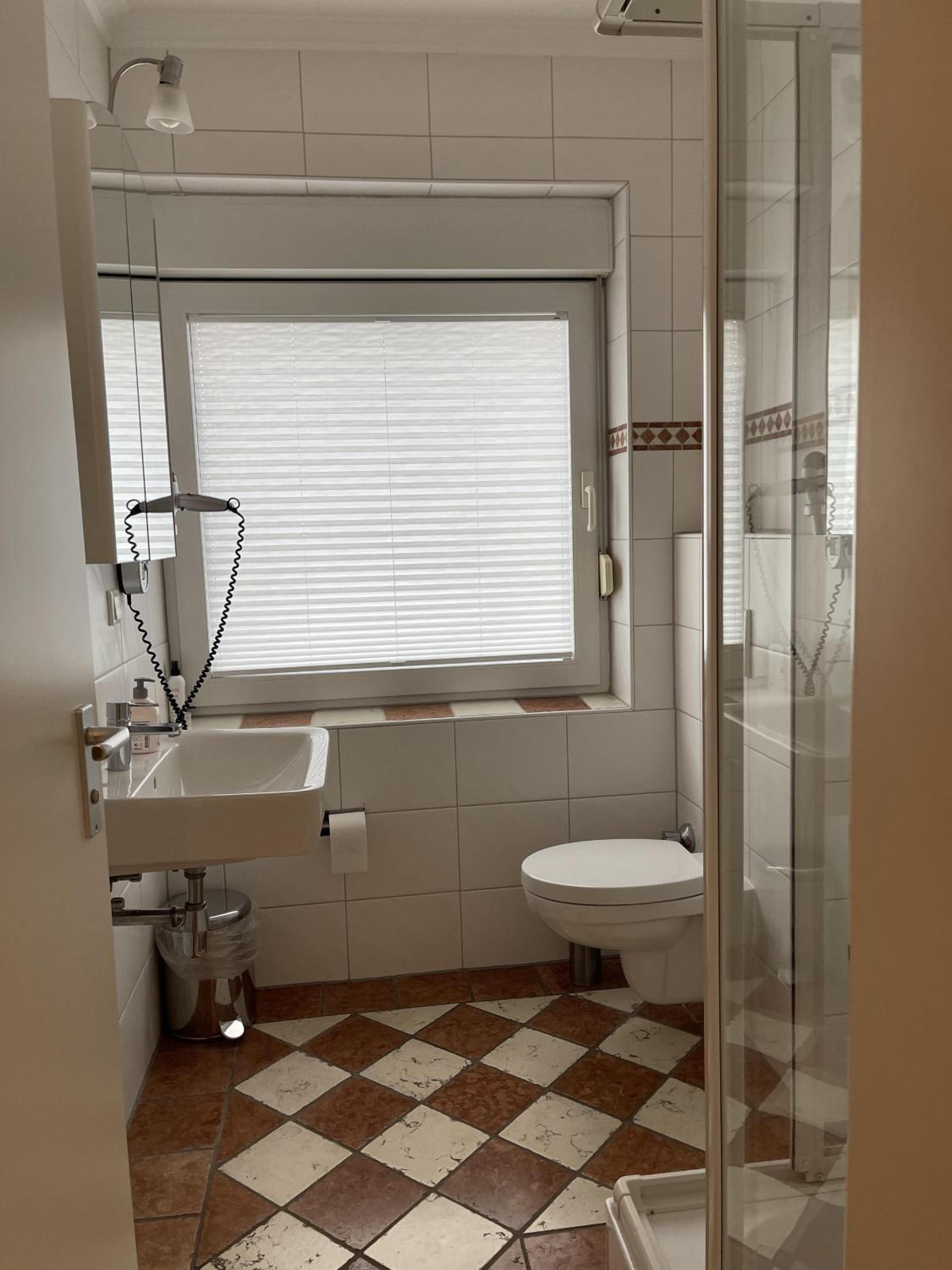 Single Room with Private Bathroom photo 2