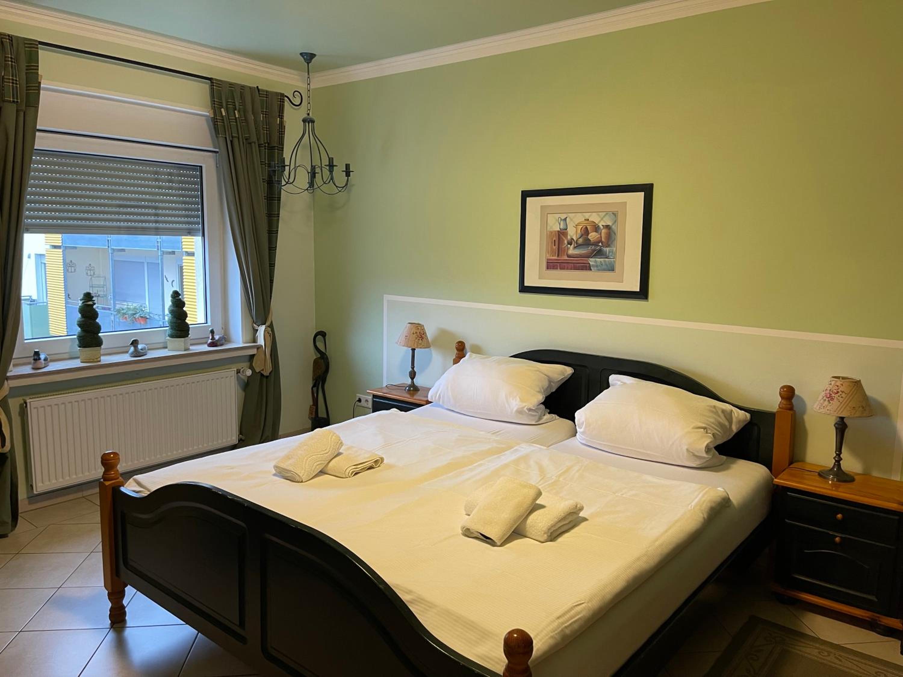 Twin Room with Private Bathroom - Photo 1