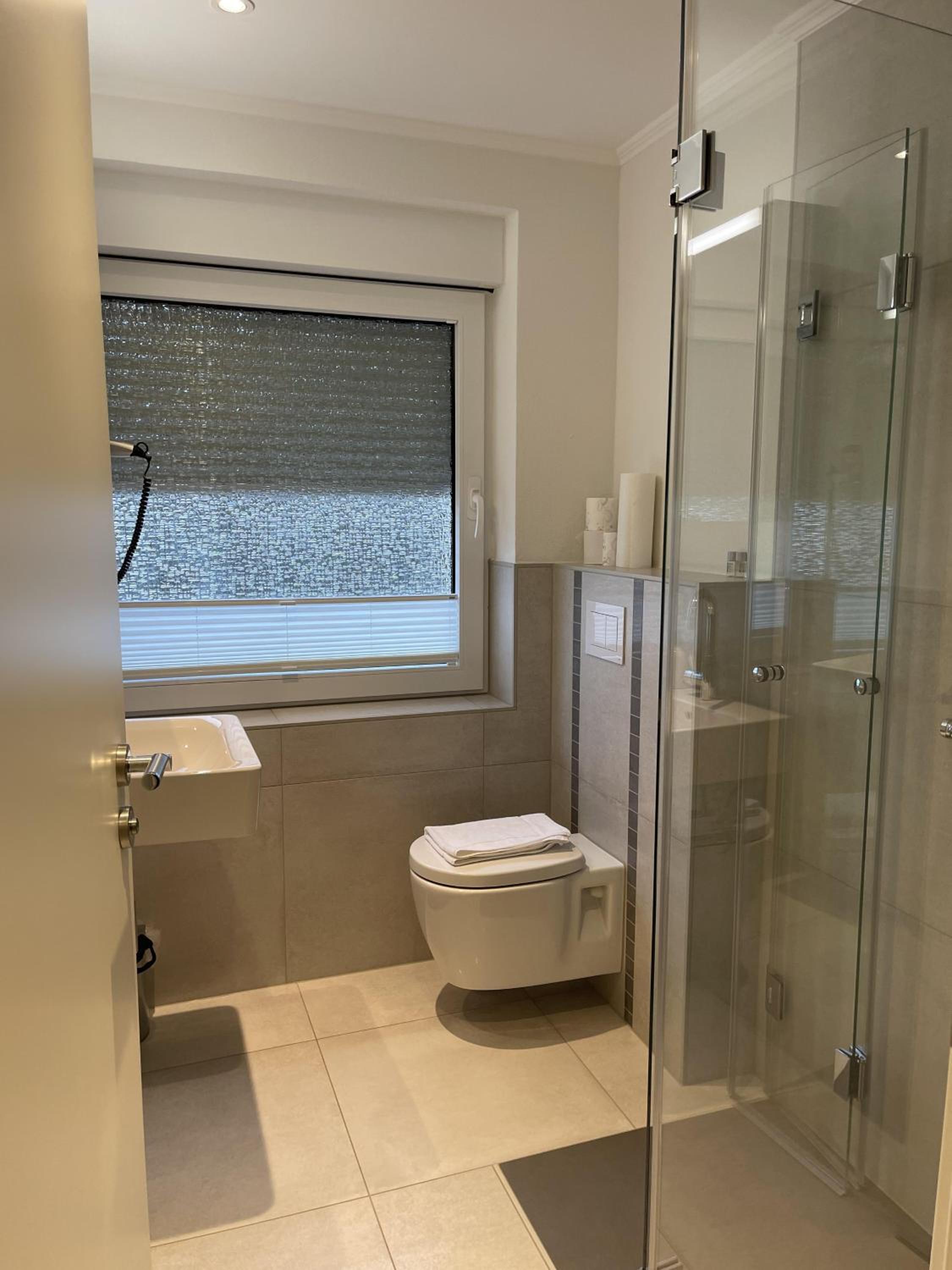Single Room with Private Bathroom photo 3
