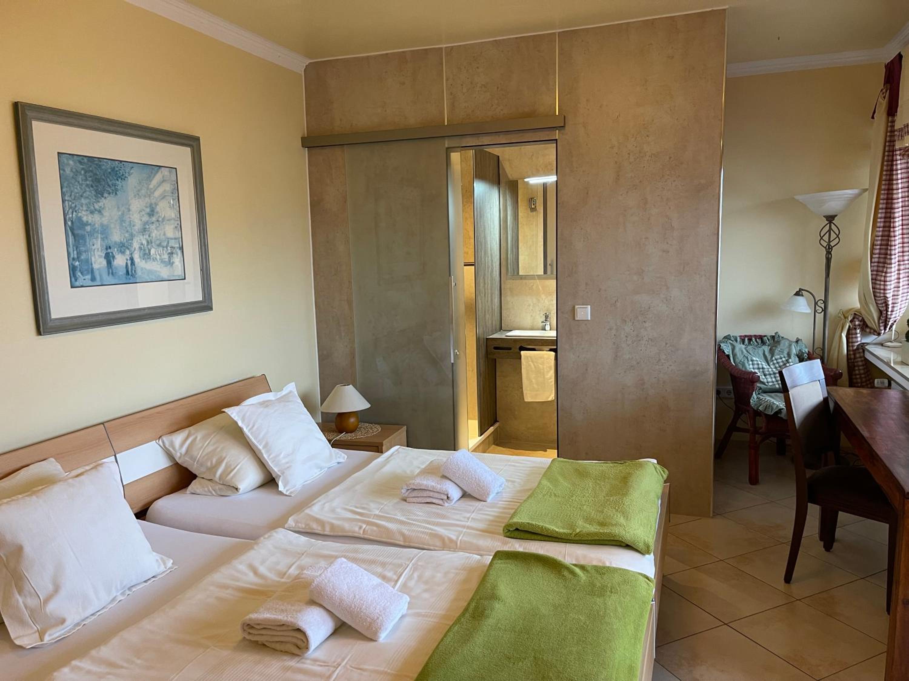 One-Bedroom Apartment with Balcony photo 2