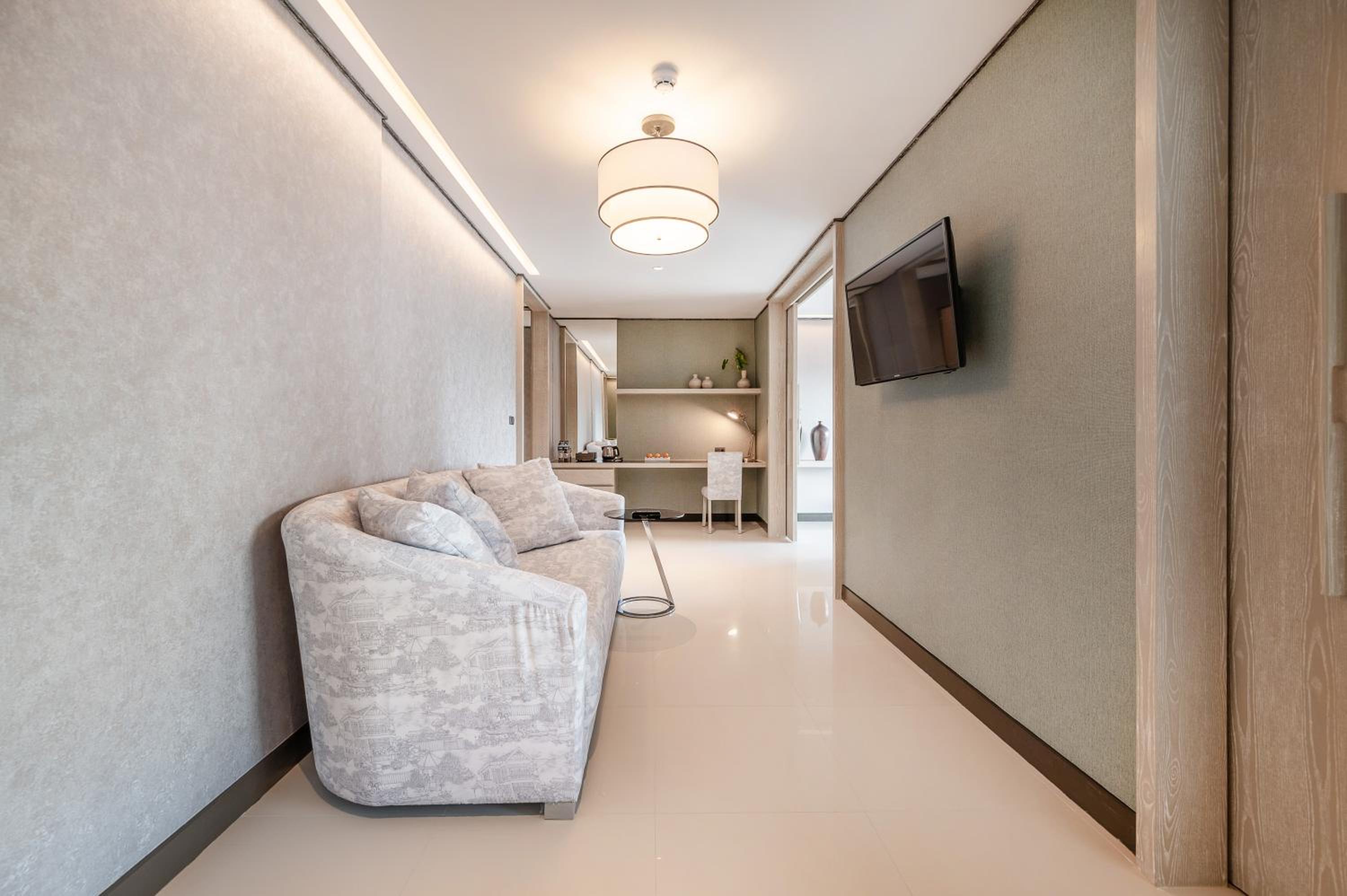 Family Two-Bedroom Suite - Photo 8
