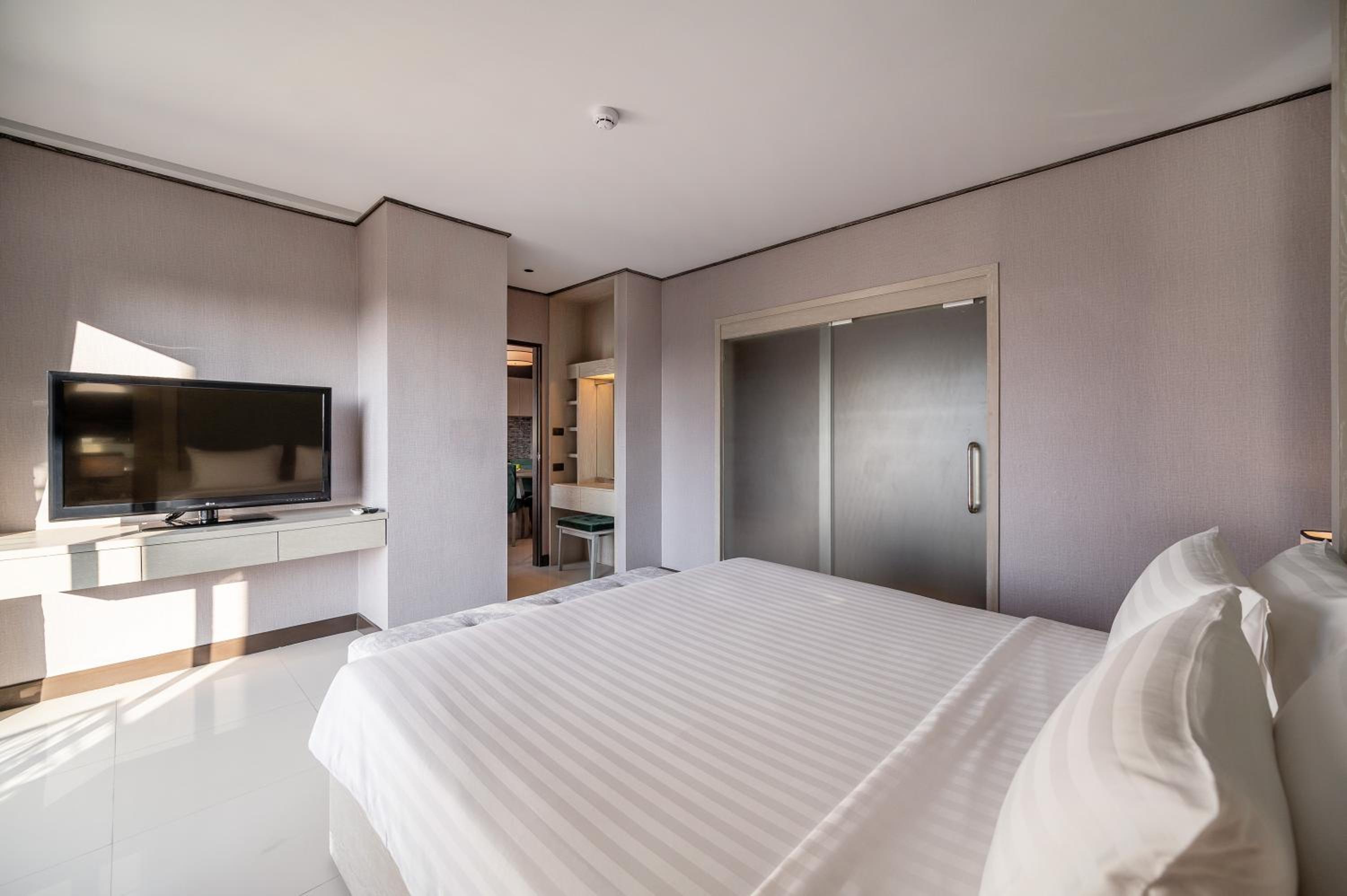 Penthouse Two-bedroom Suite - Photo 15