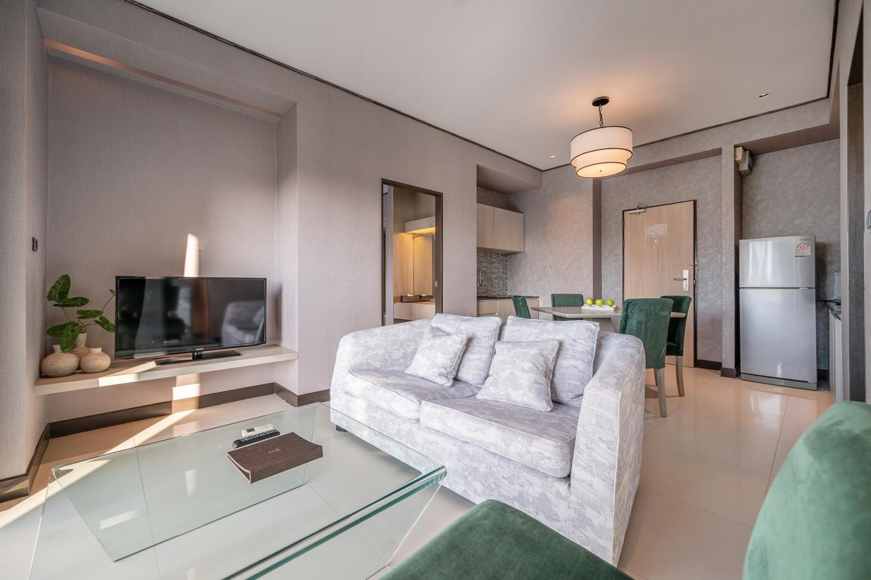 Penthouse Two-bedroom Suite - Photo 16