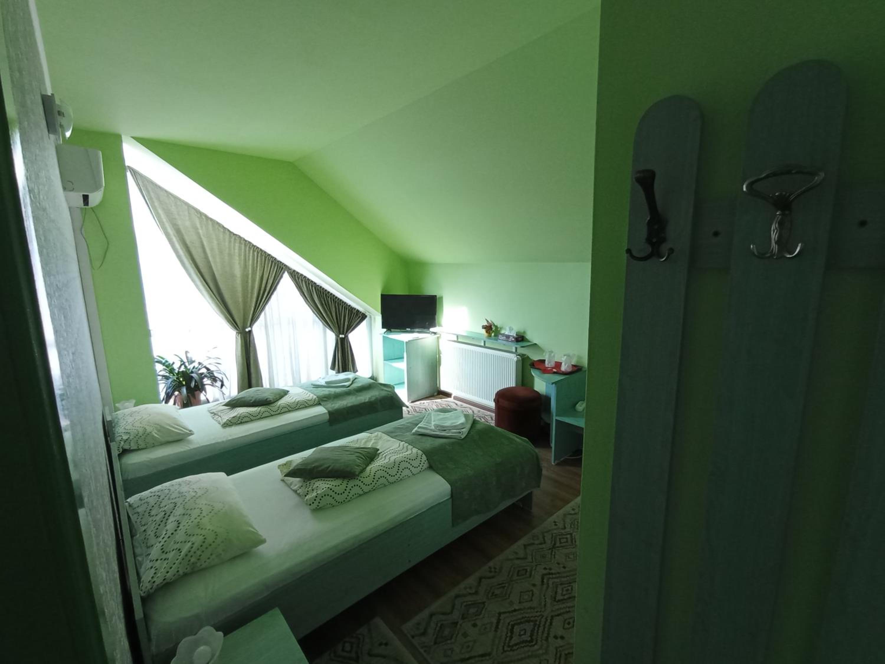Twin Room - Photo 1