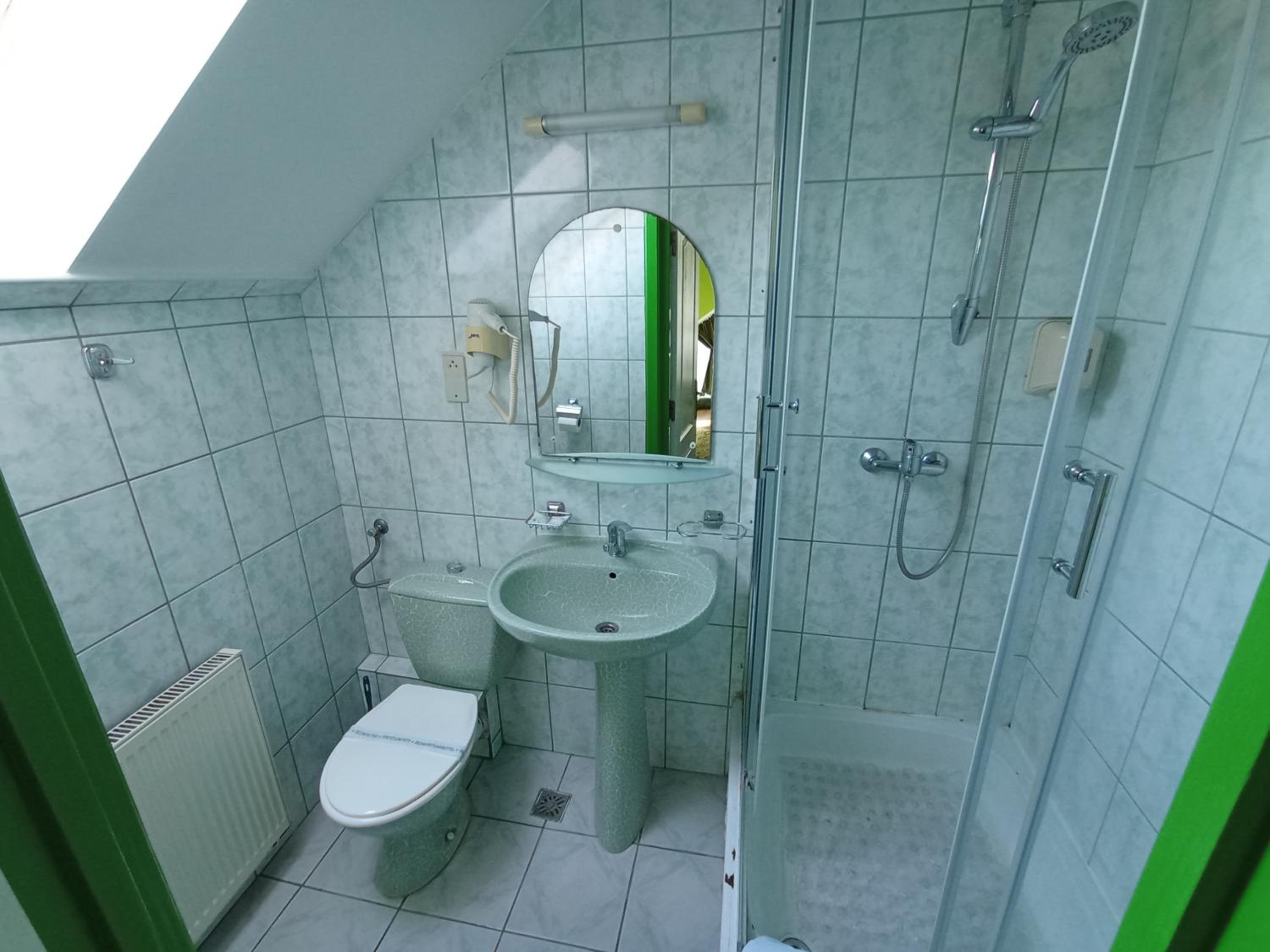 Twin Room - Photo 3