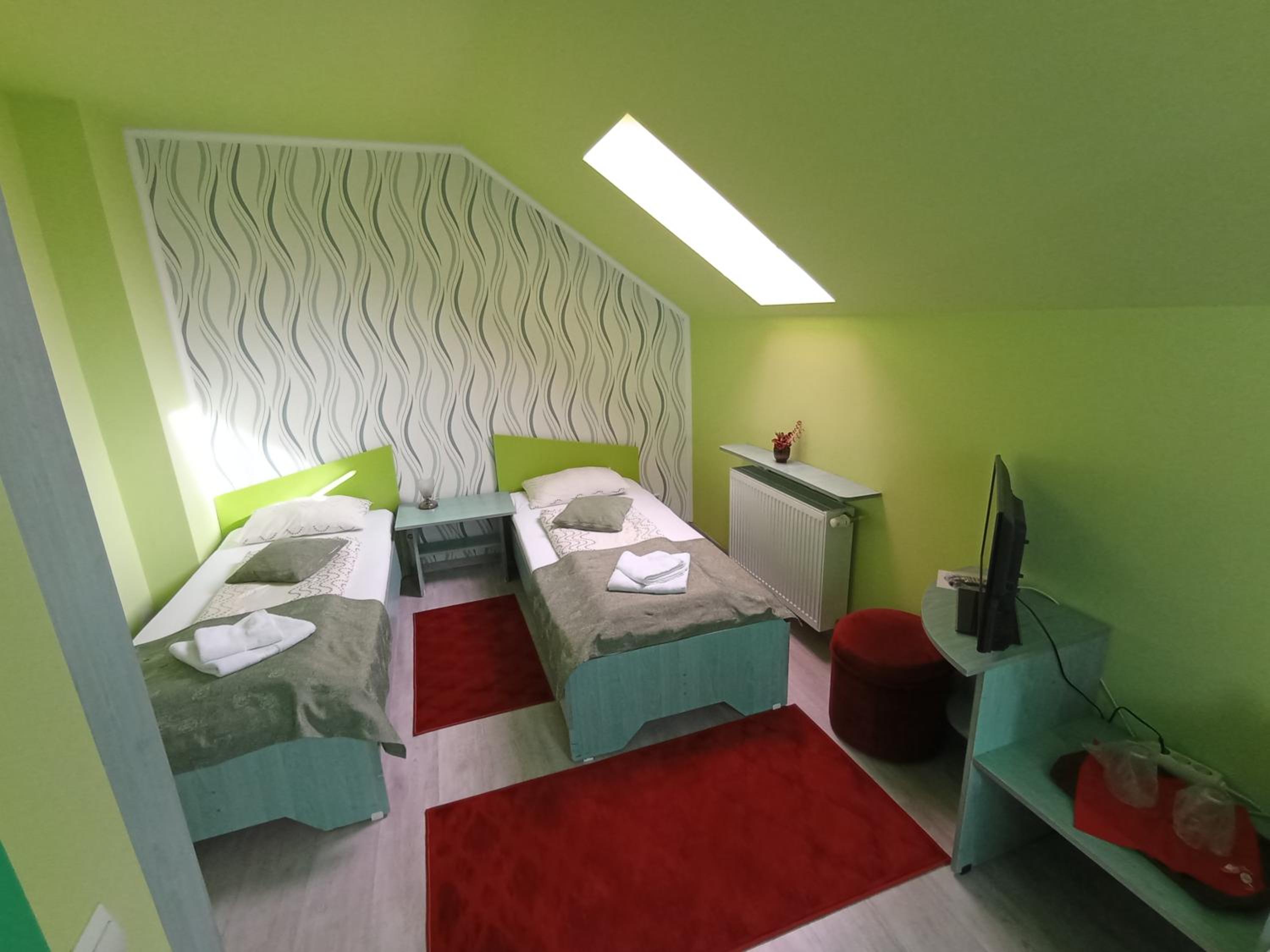 Twin Room - Photo 4