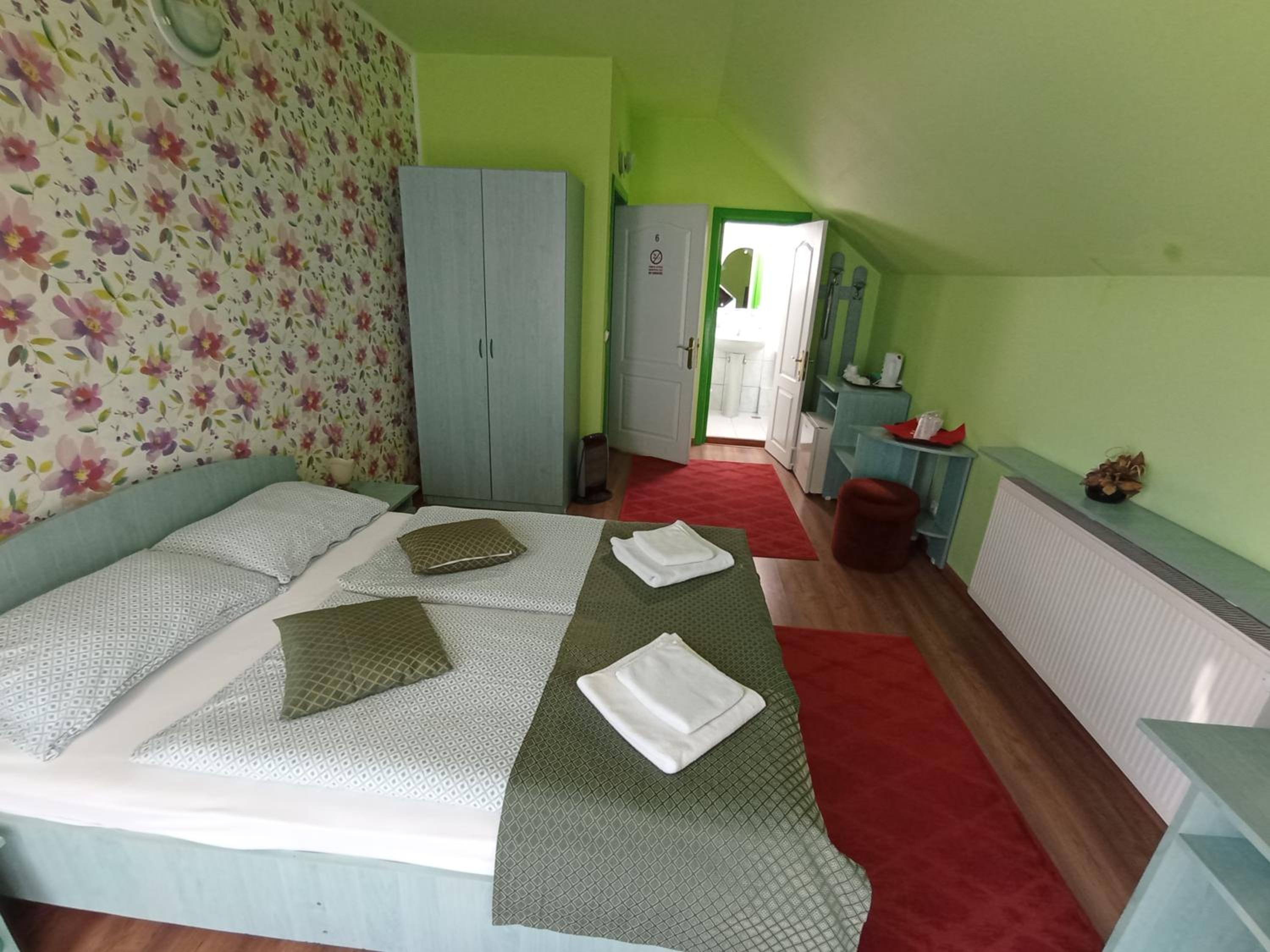 Double Room - Photo 2