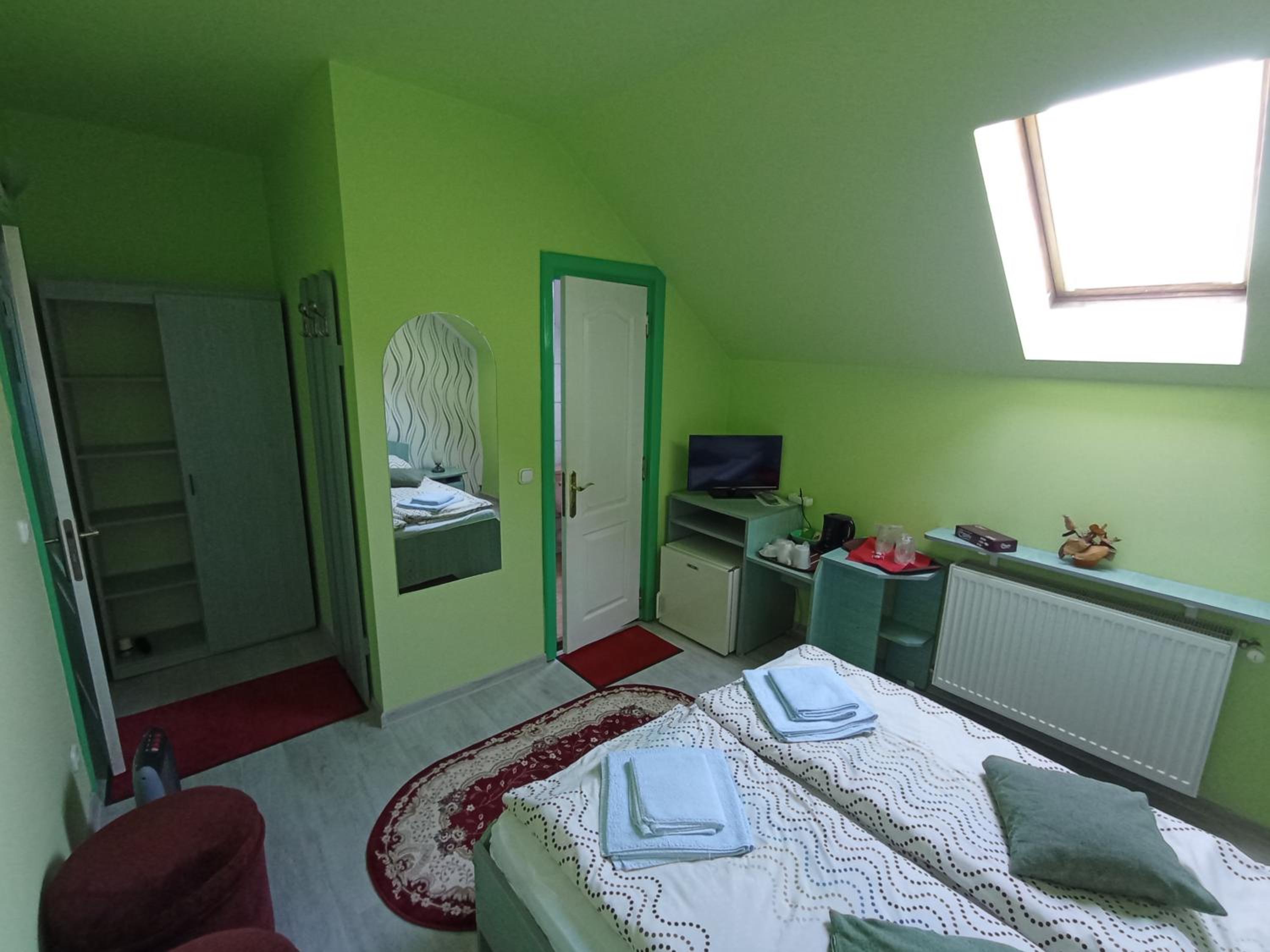 Double Room - Photo 6