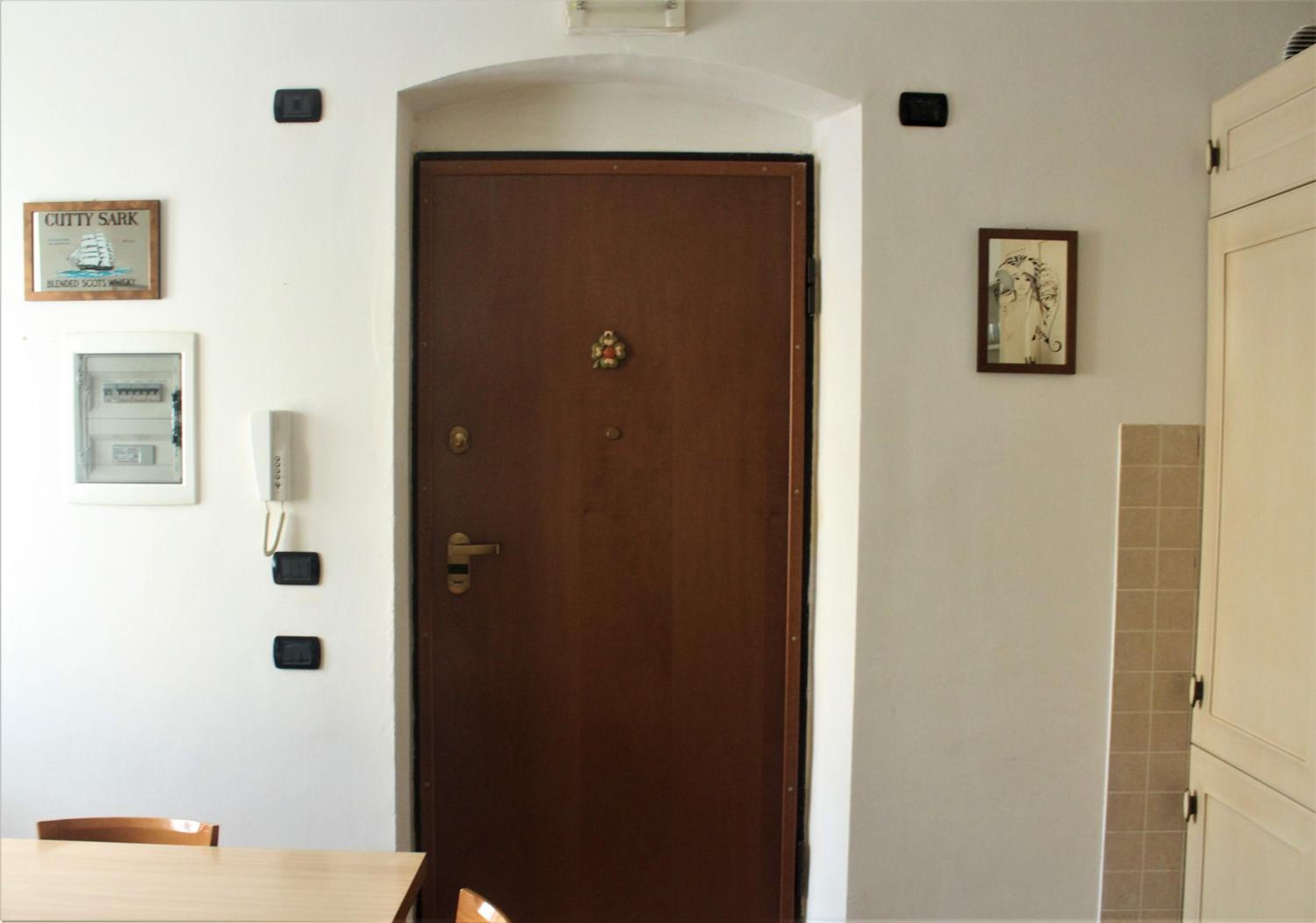 One-Bedroom Apartment - Photo 4