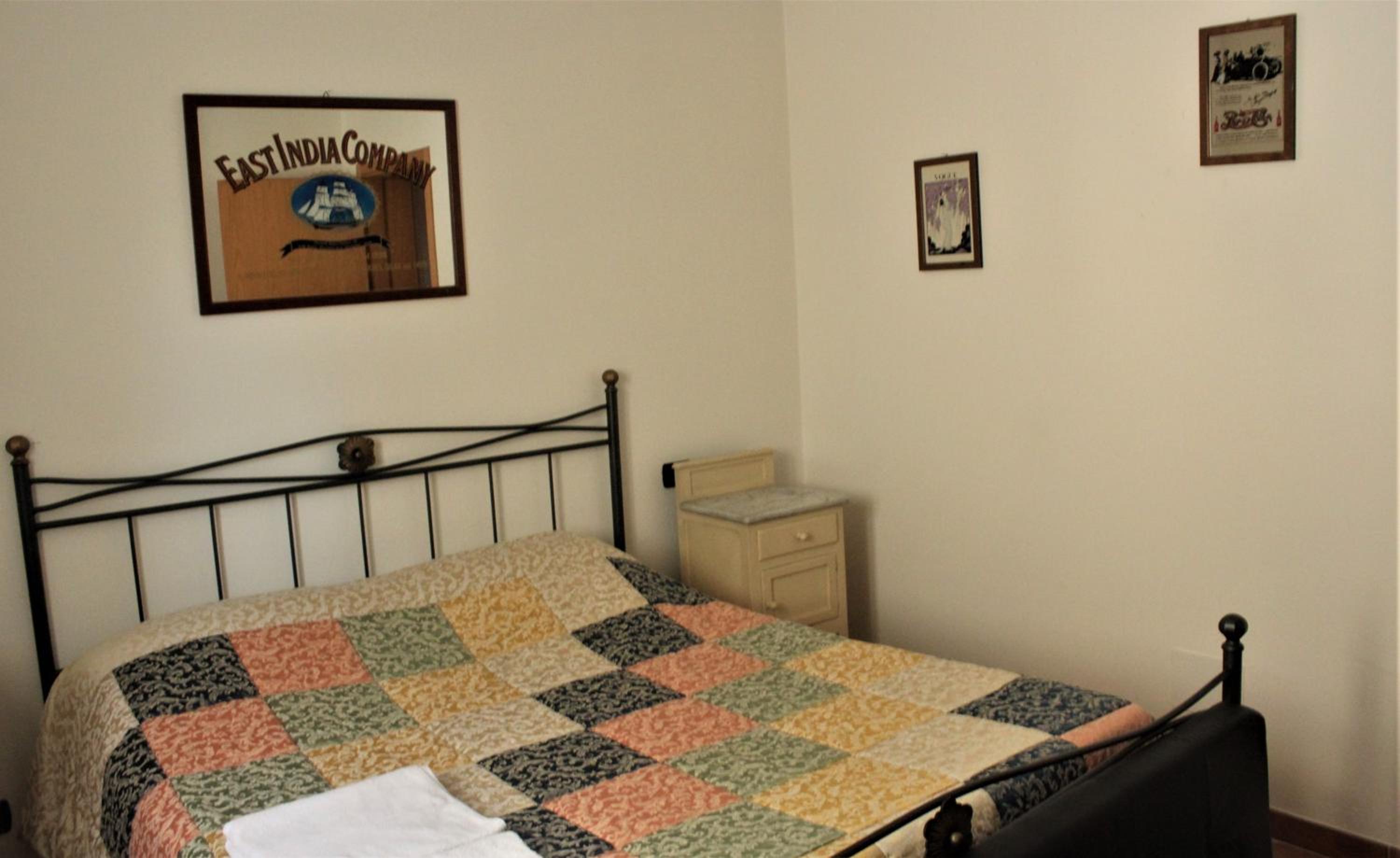One-Bedroom Apartment - Photo 2