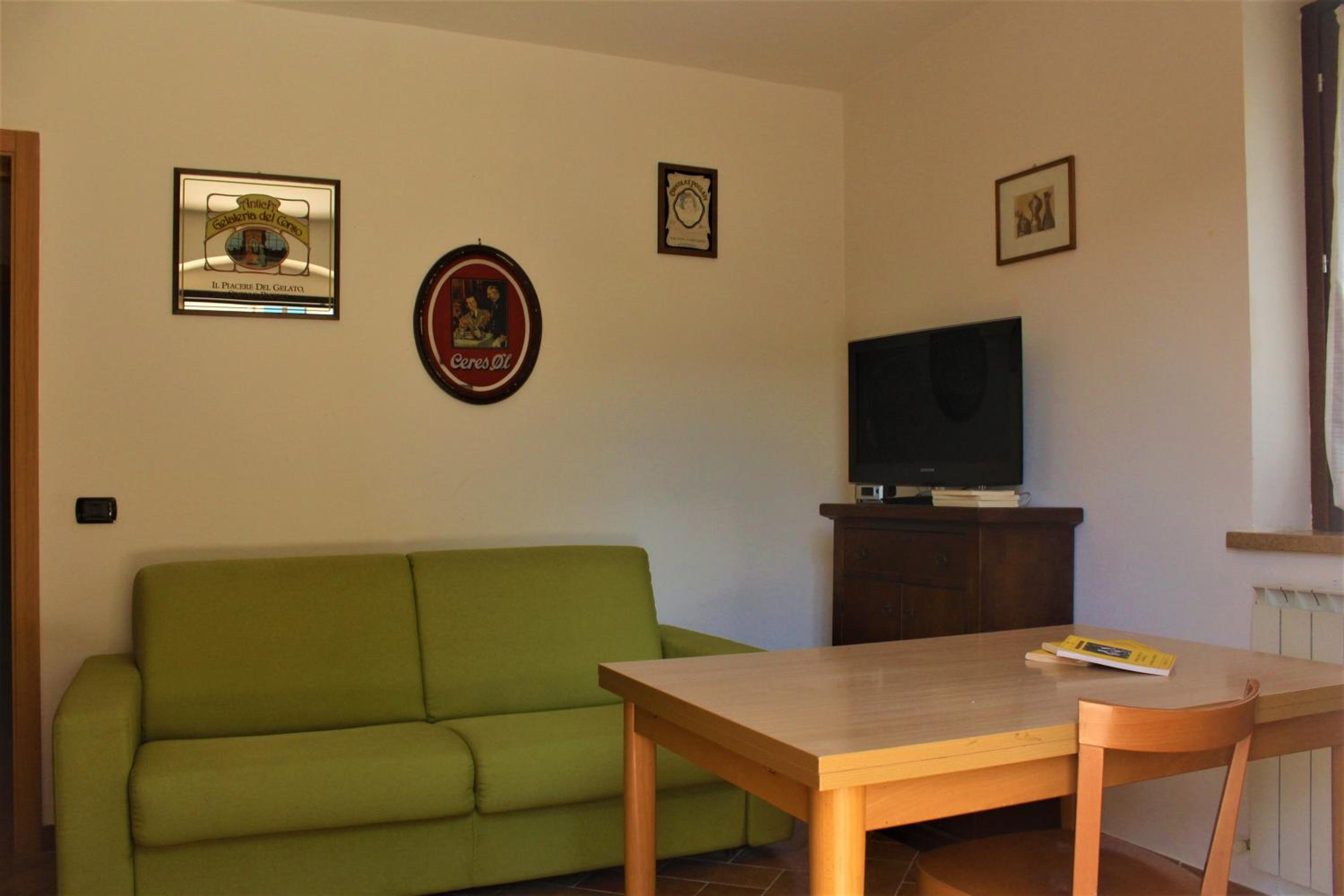 One-Bedroom Apartment - Photo 1
