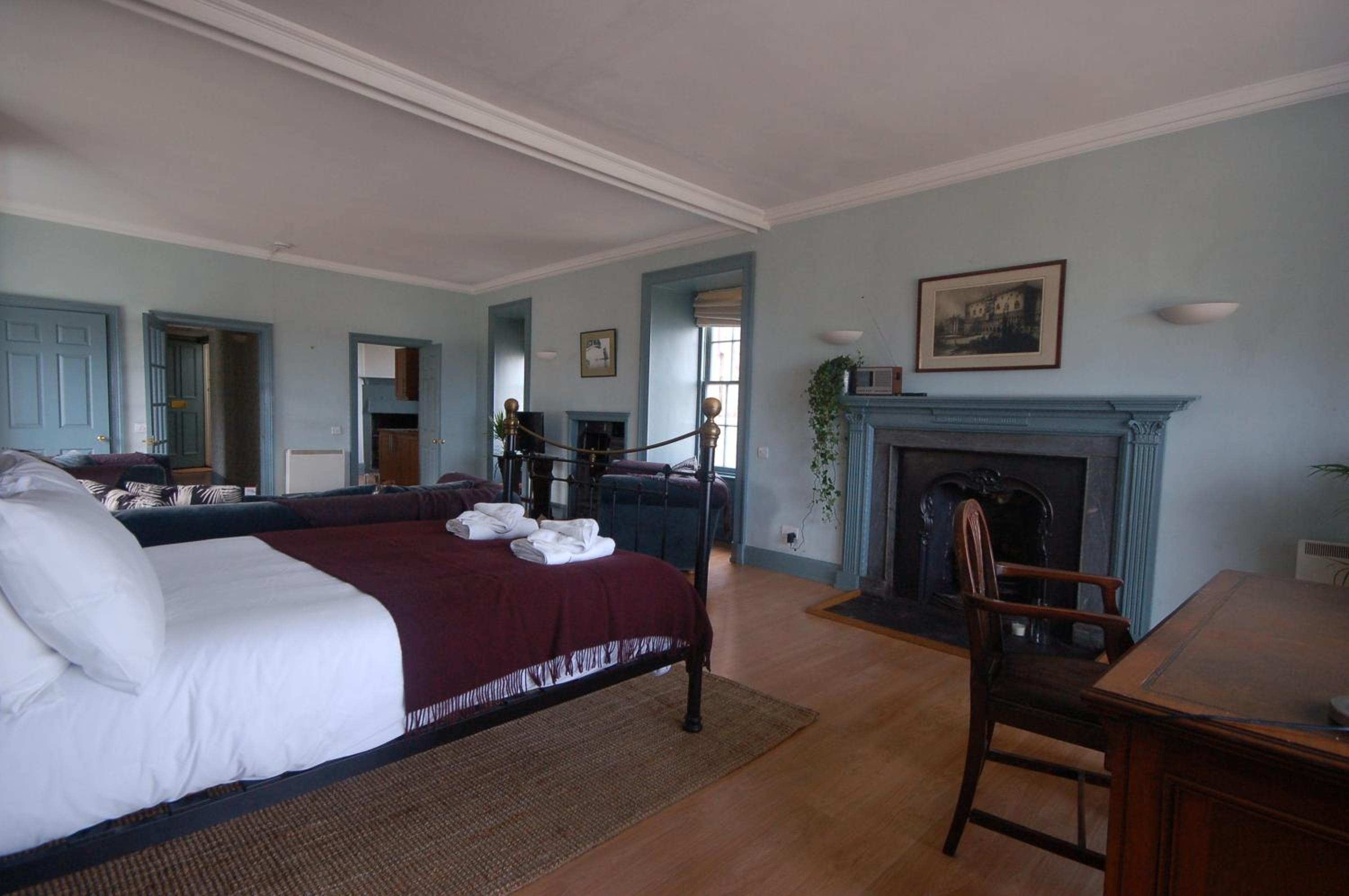 Studio Apartment - Photo 3