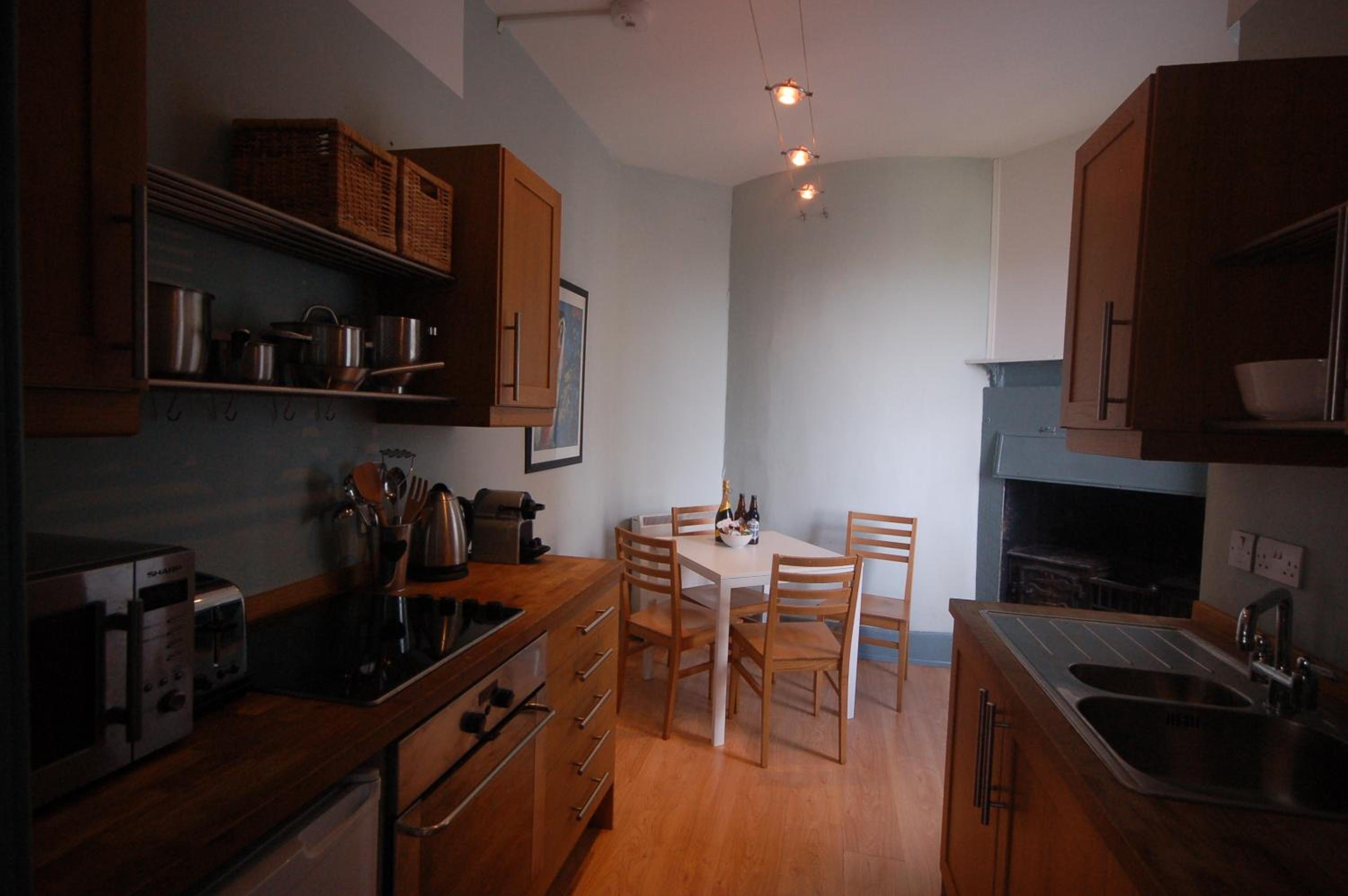 Studio Apartment - Photo 4