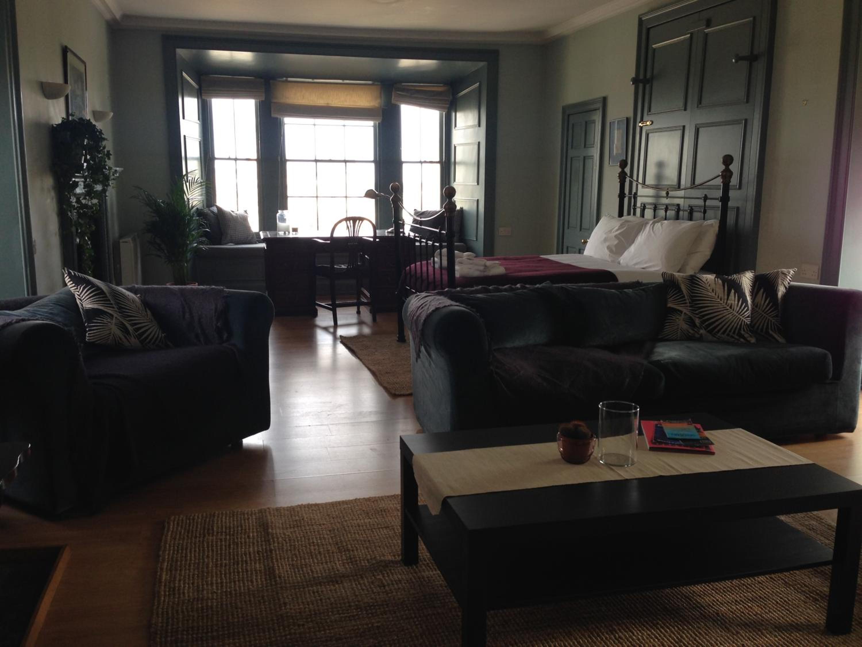 Studio Apartment - Photo 8