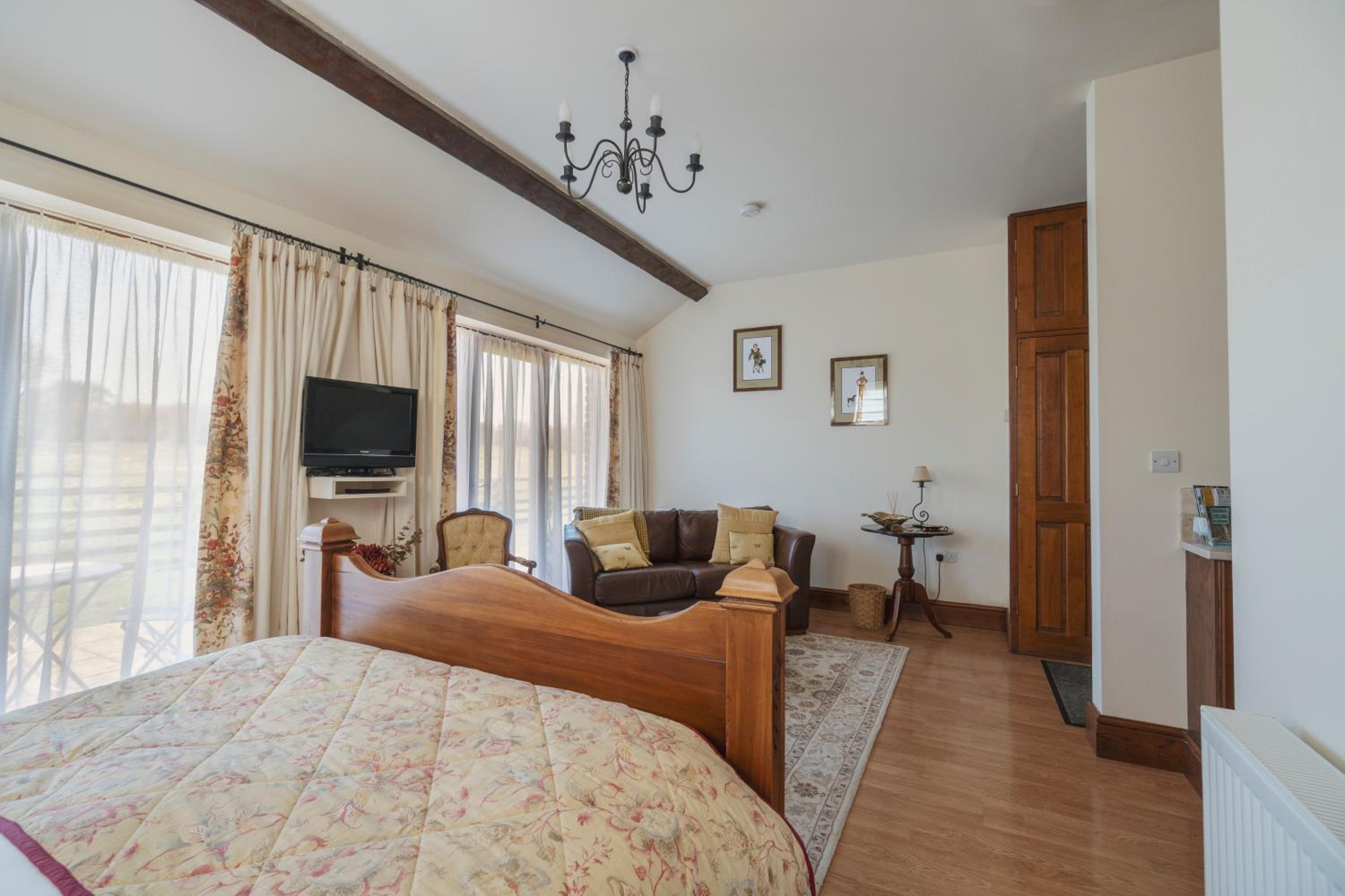Deluxe King Room photo 3
