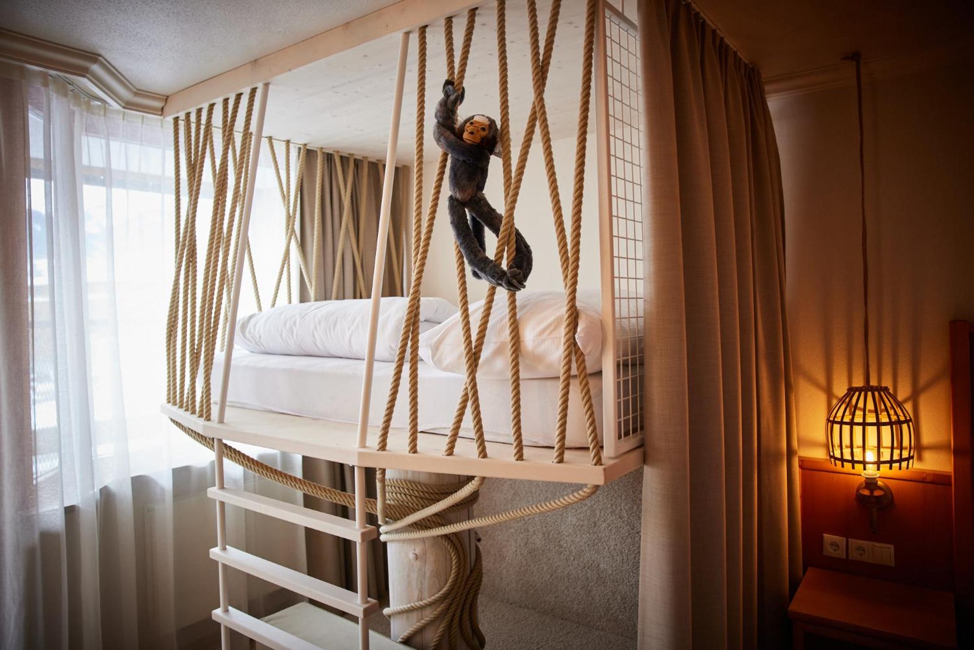 Deluxe Double Room (2 Adults + 1 Child) - Photo 2