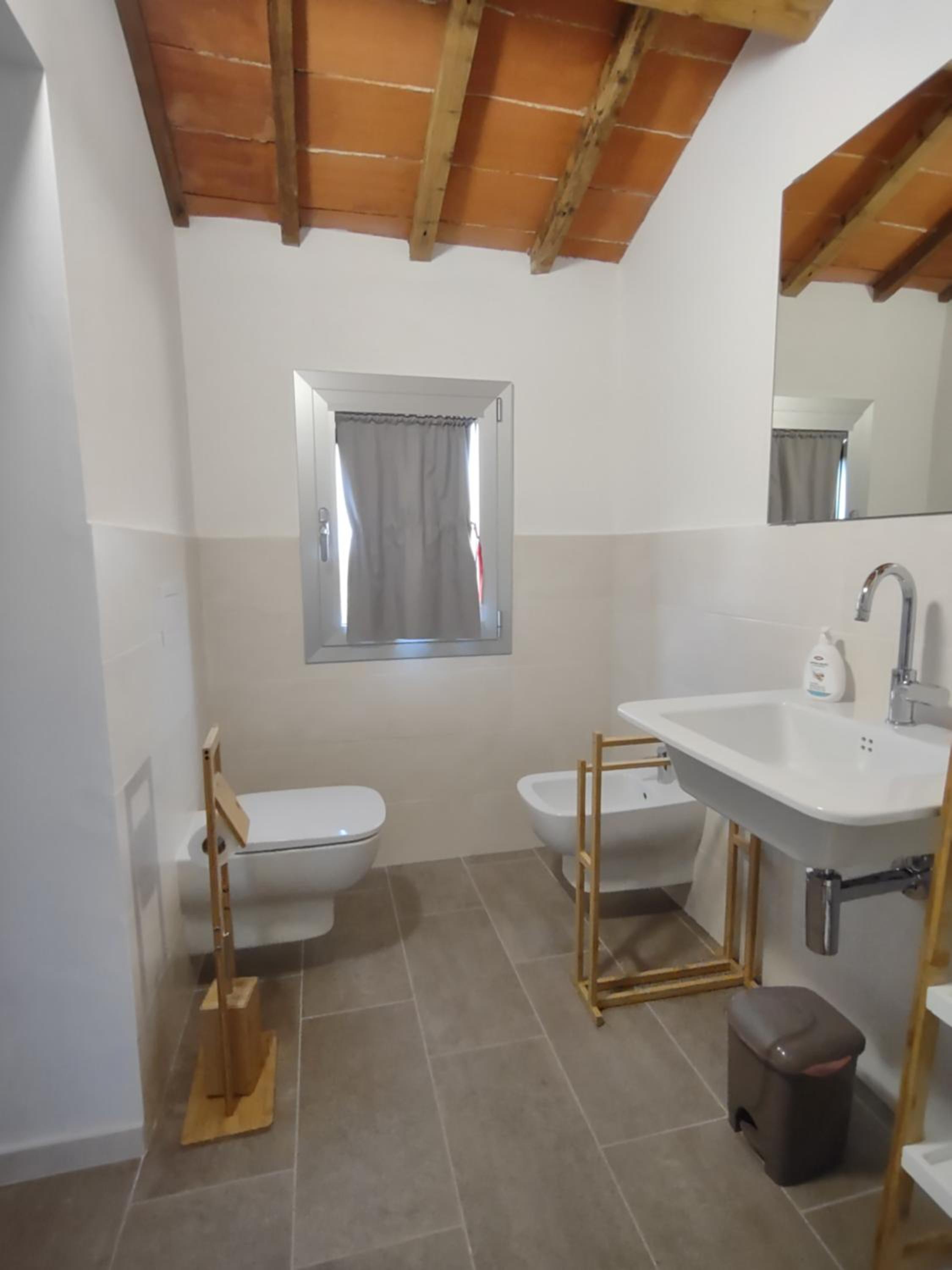 Double Room - Photo 8
