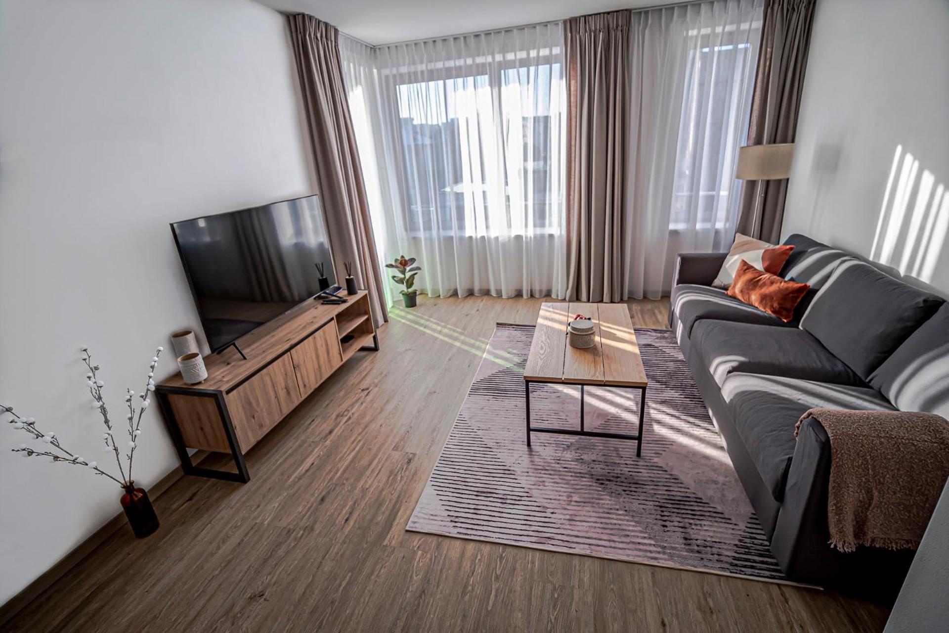 Apartment with Balcony photo 3