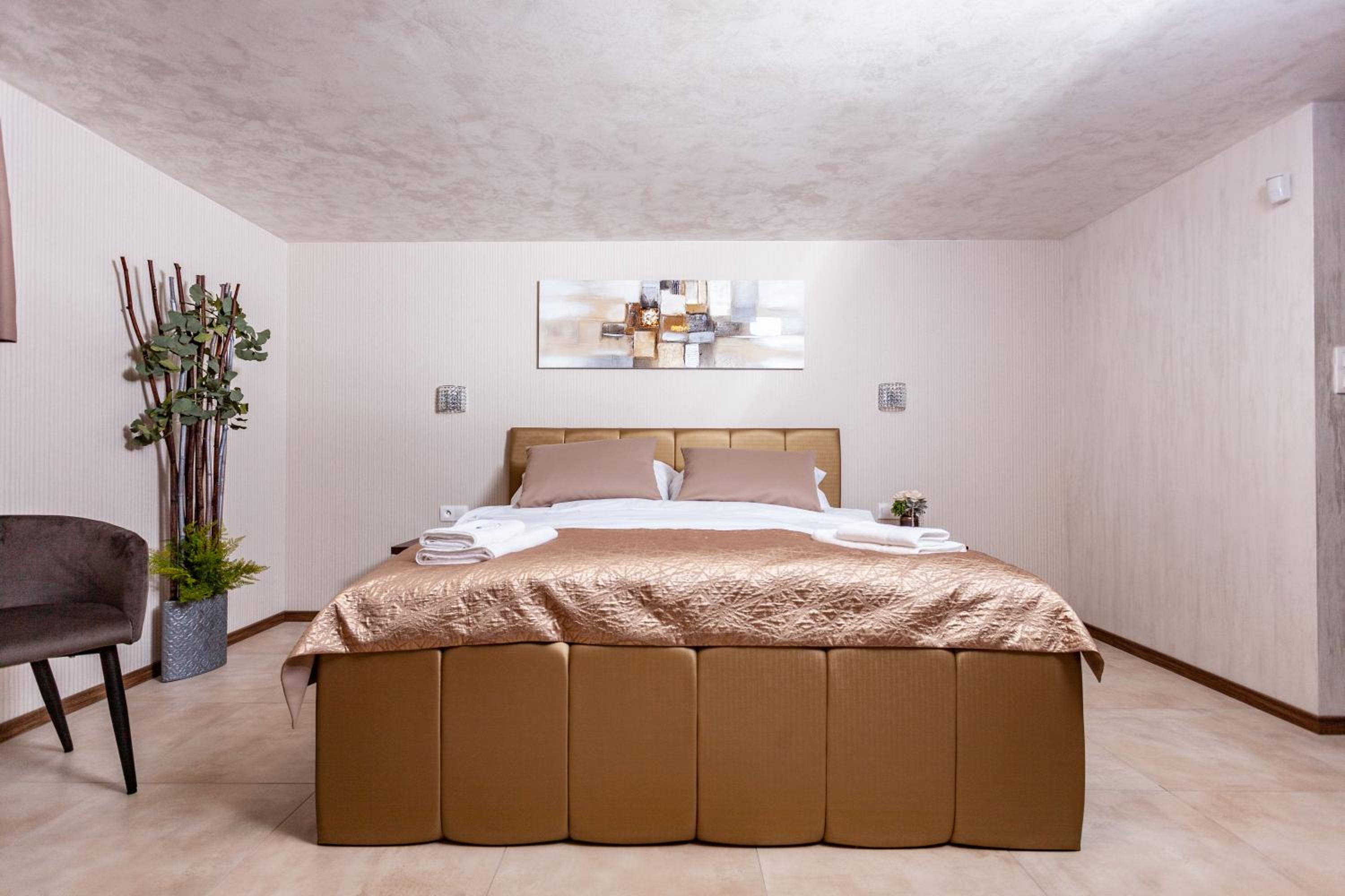 Basic Triple Room photo 1